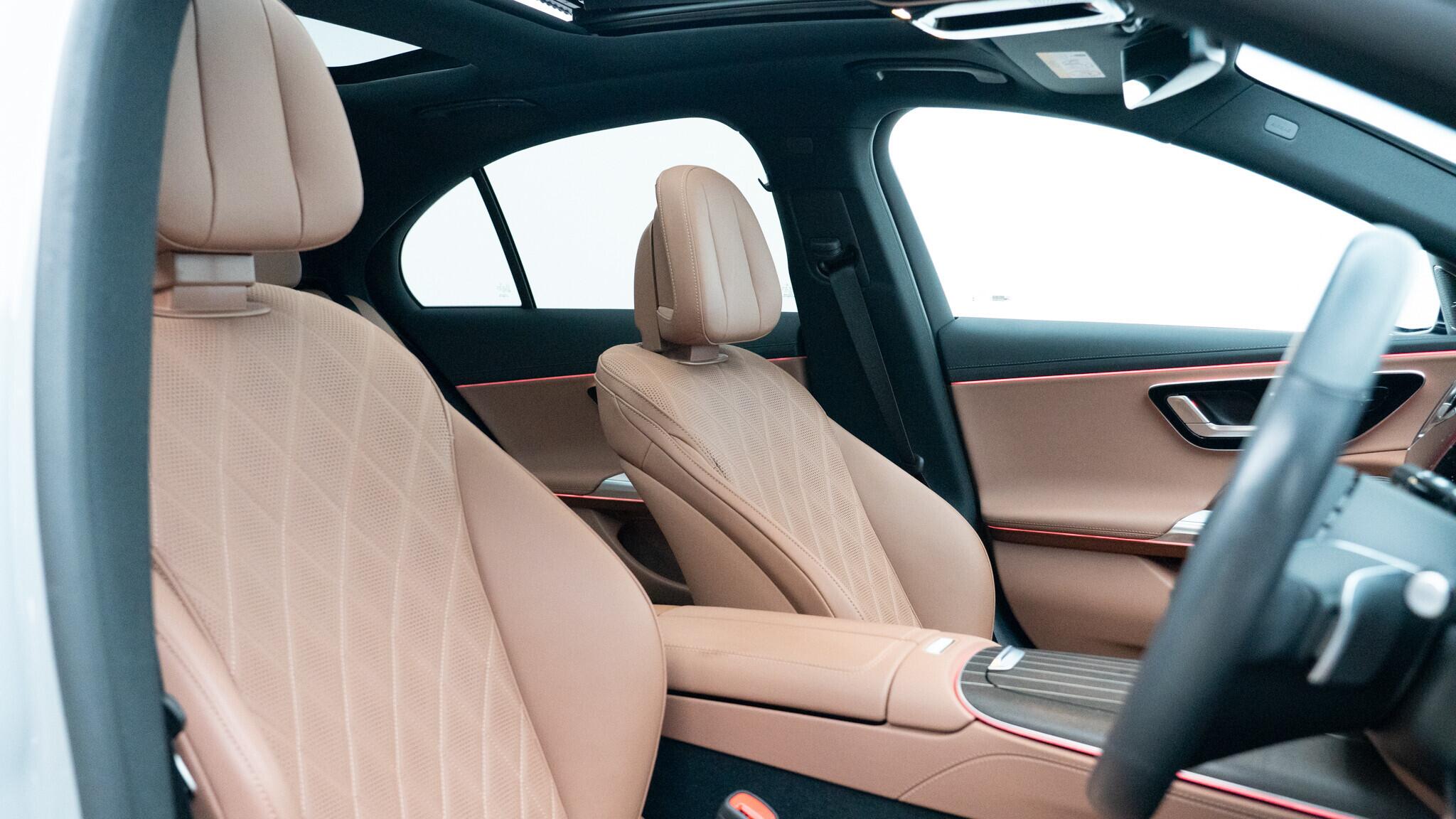 Mercedes-Benz E-Class view 3