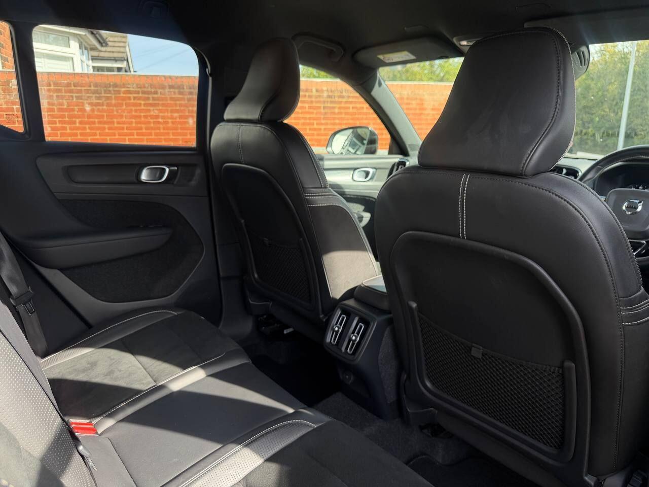 Volvo XC40 view 14