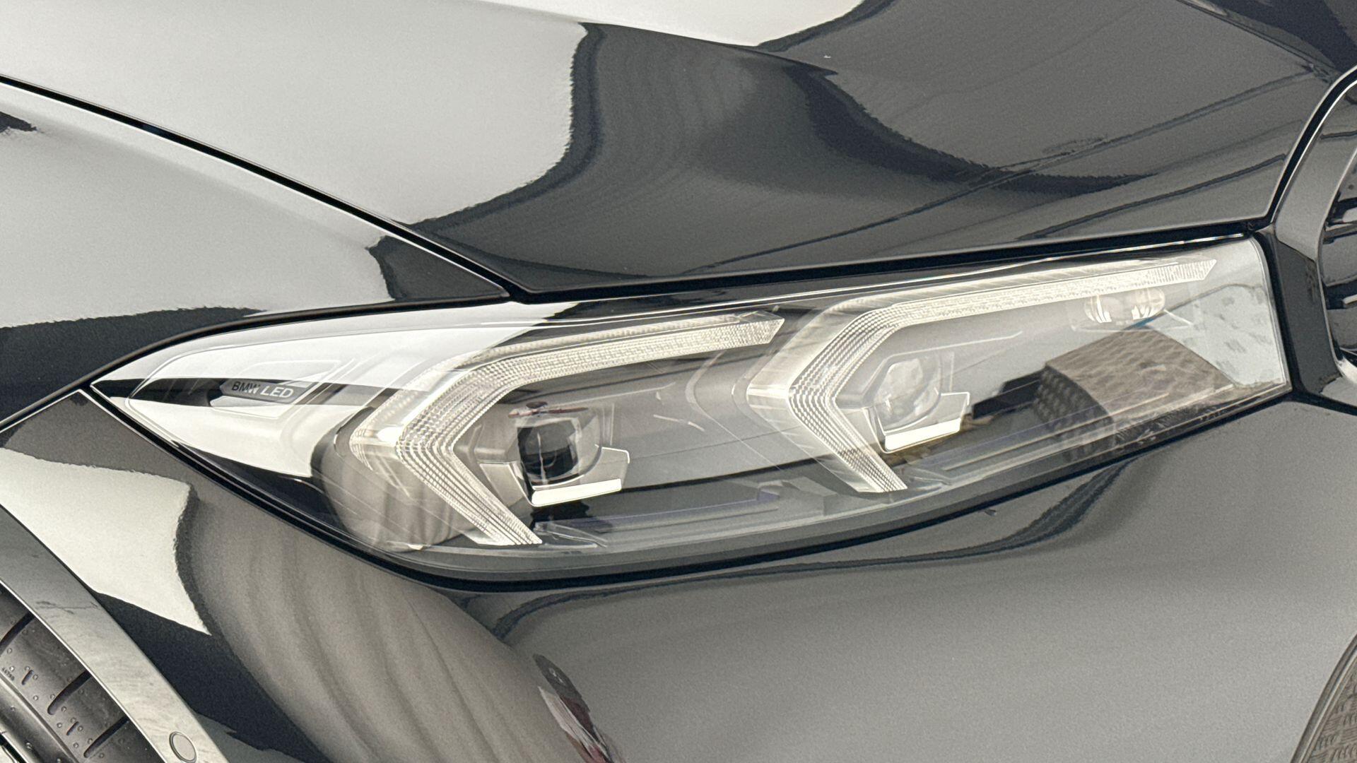 BMW 3 Series view 22