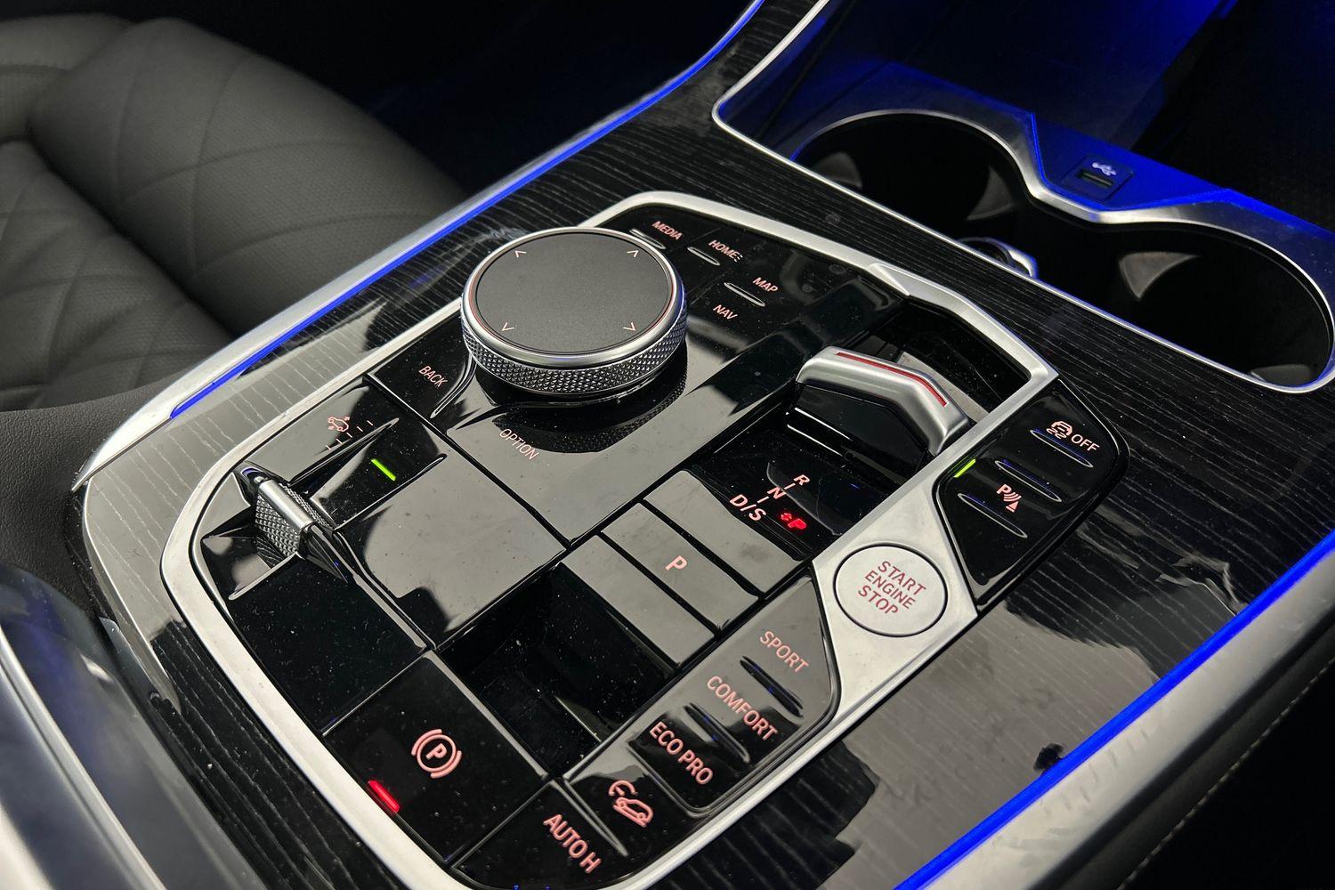 BMW X7 view 11