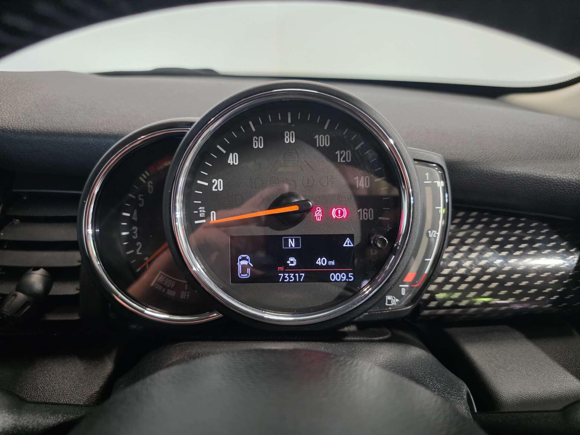 Mini Hatch view 18