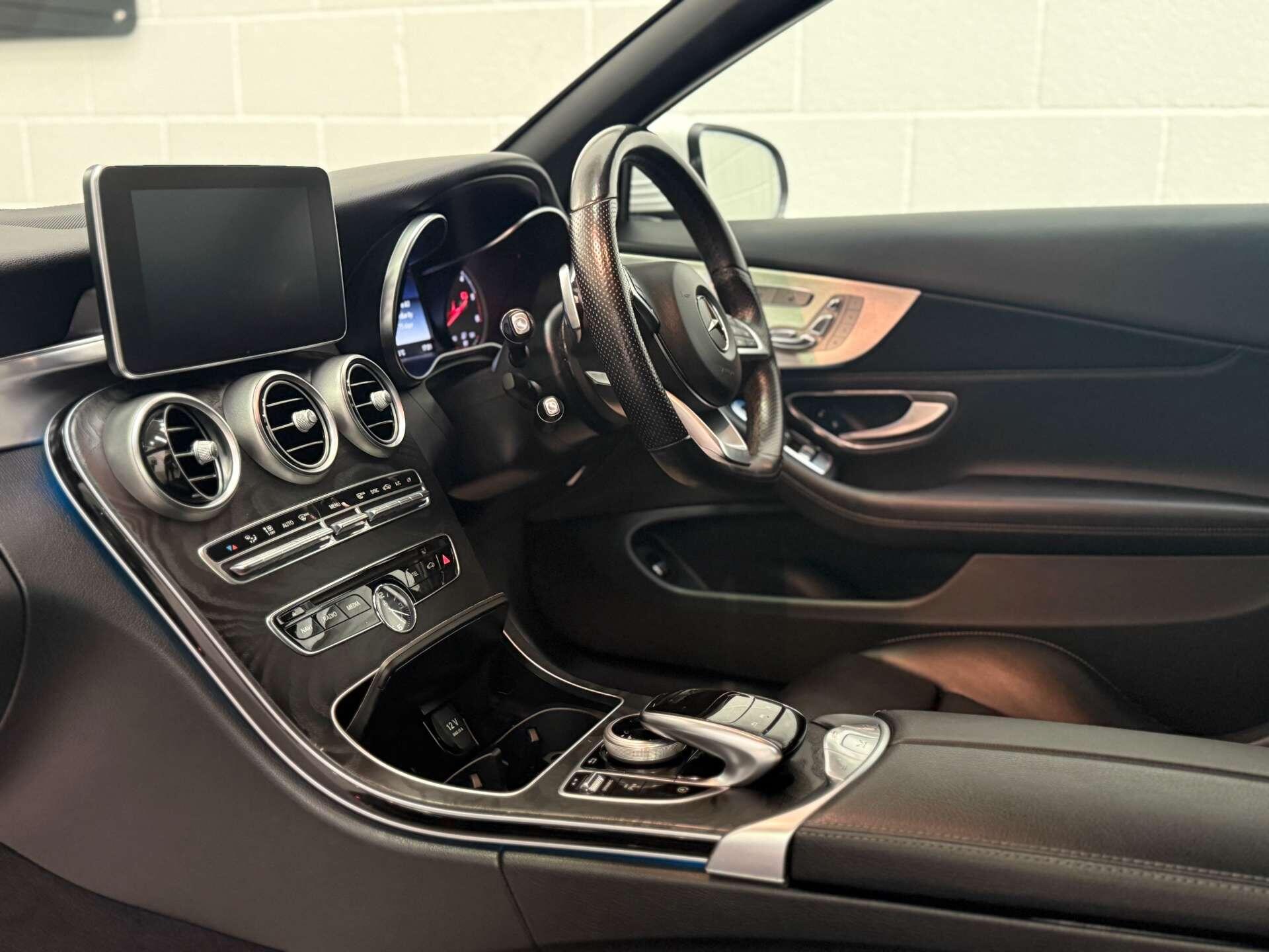 Mercedes-Benz C-Class view 19