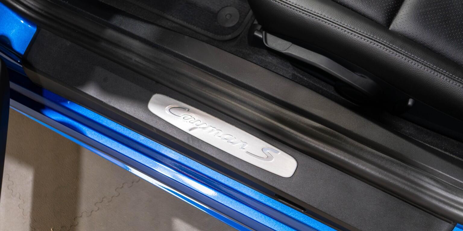 Porsche Cayman view 22