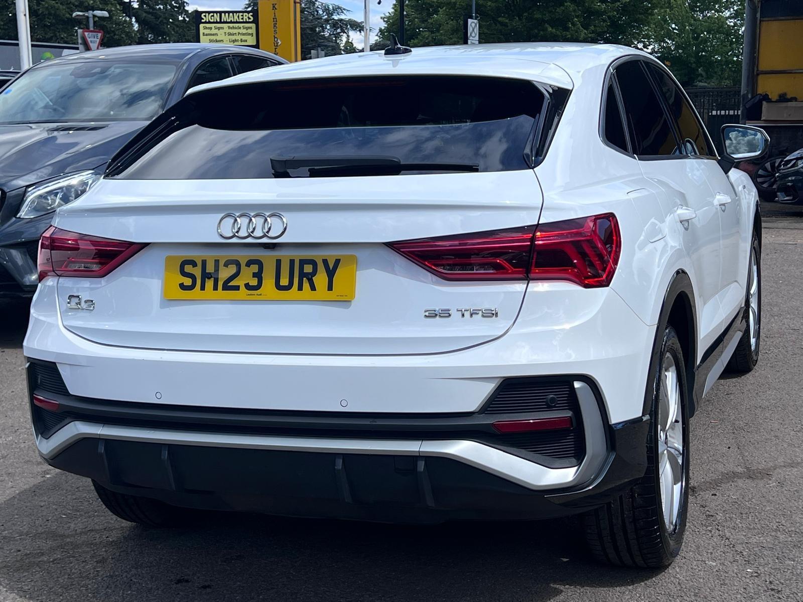 Audi Q3 view 13