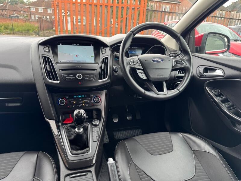 Ford Focus view 11