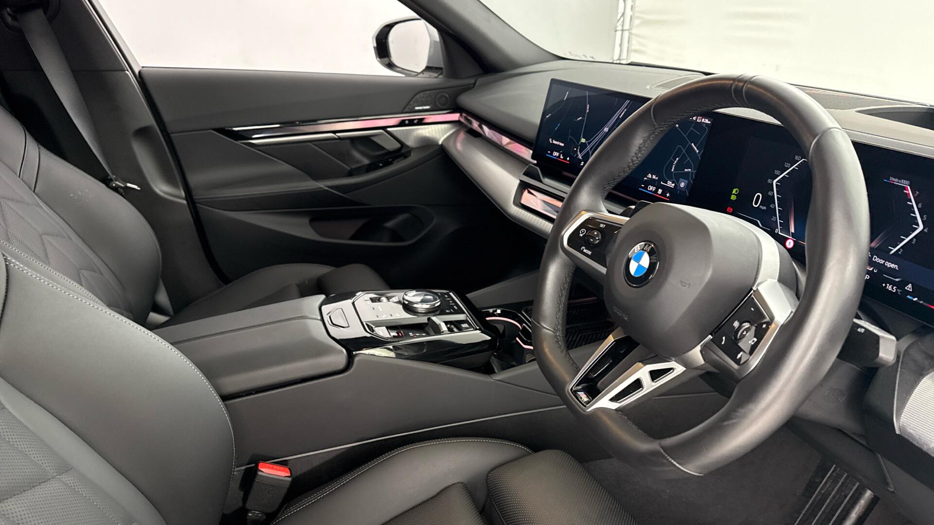 BMW 5 Series view 6
