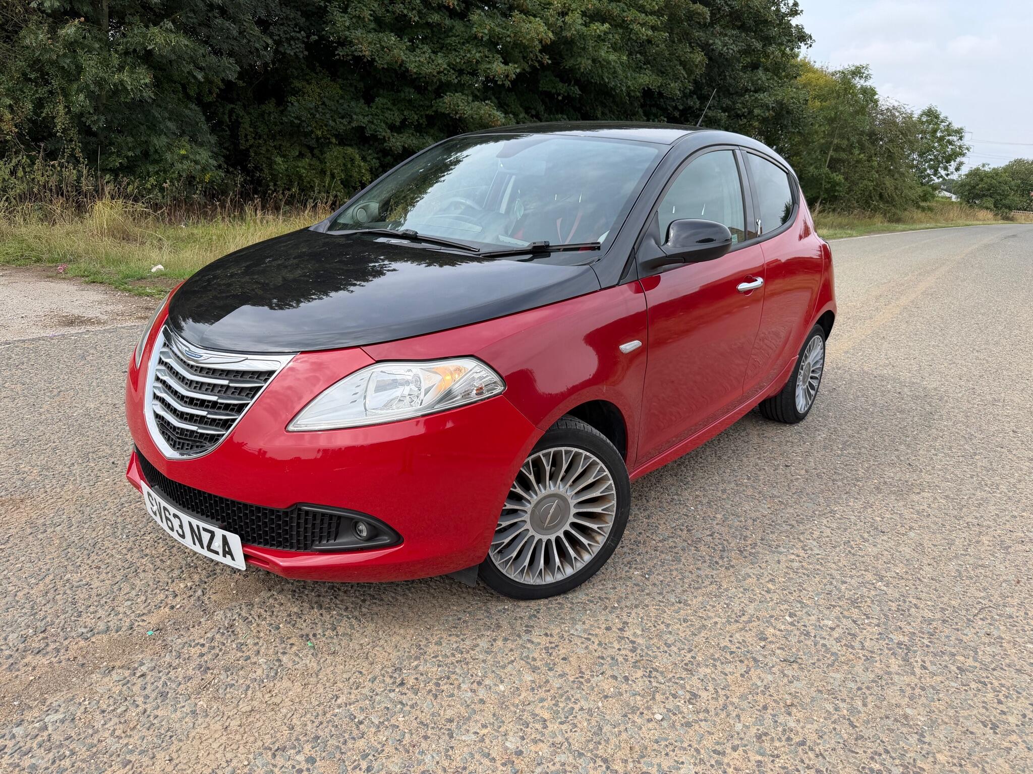 Chrysler Ypsilon view 28