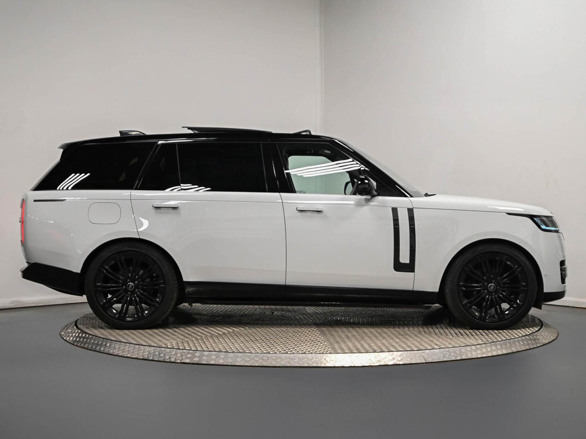 Land Rover Range Rover view 14