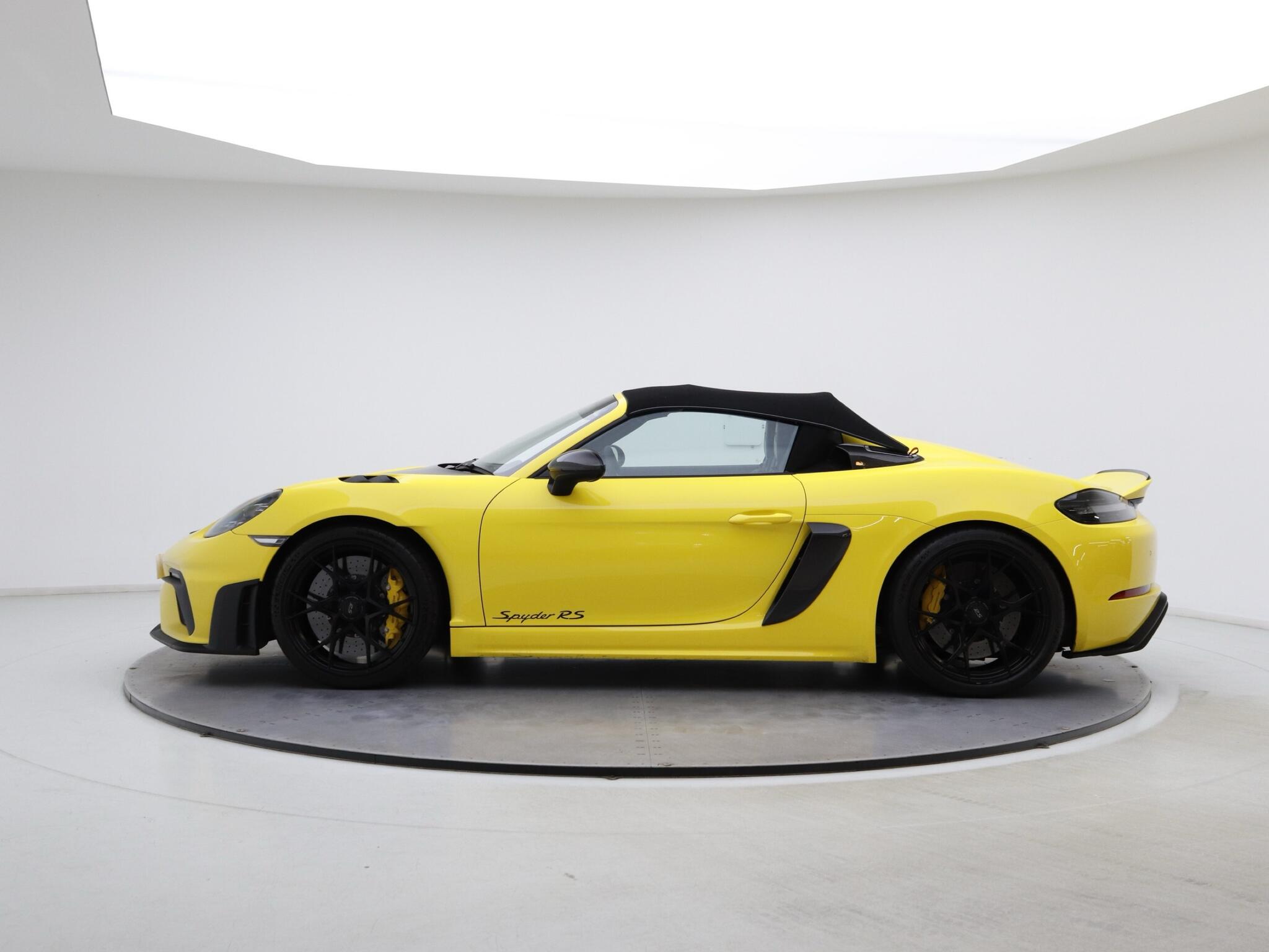 Porsche 718 Spyder view 20