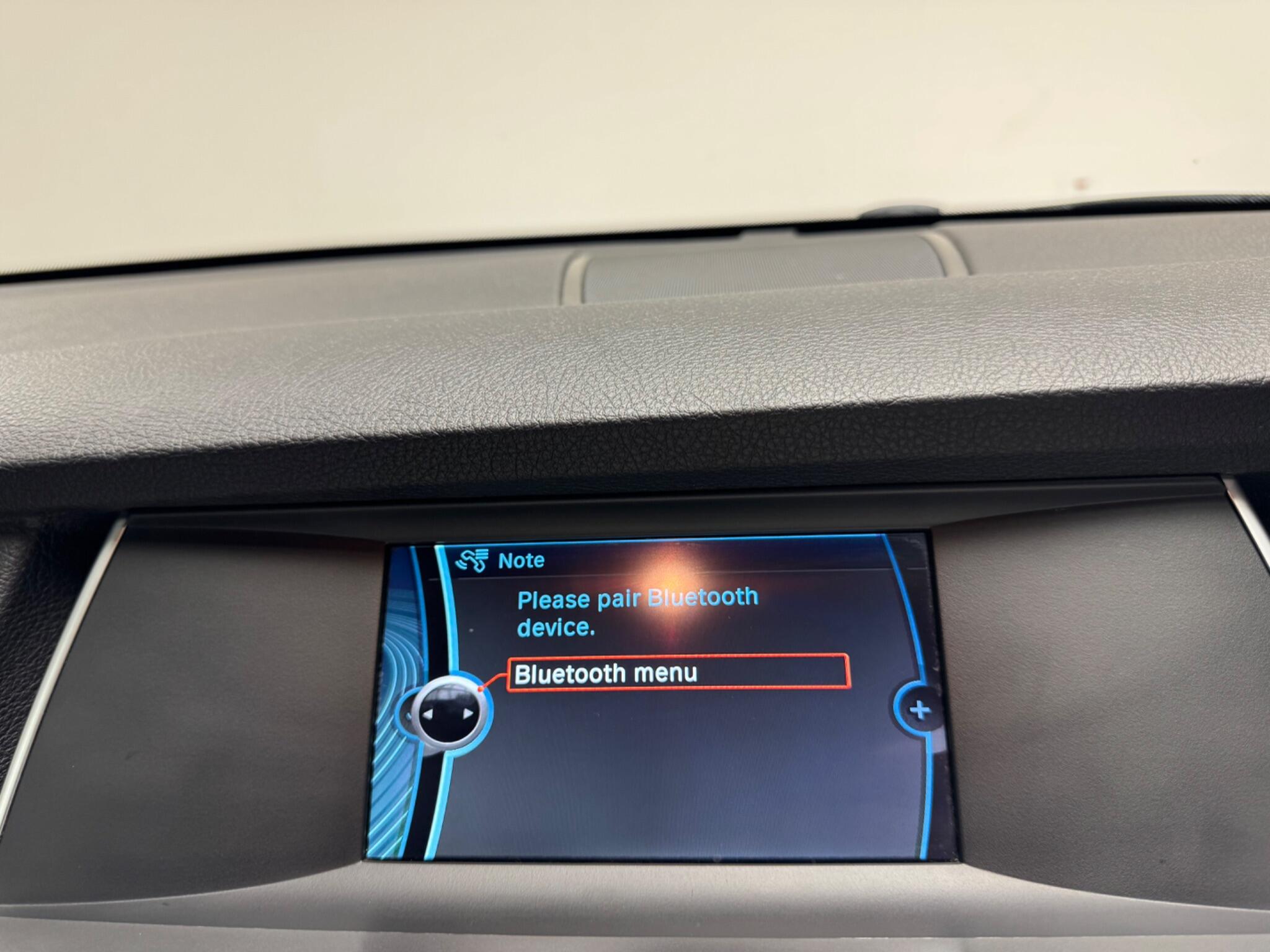 BMW 5 Series view 25