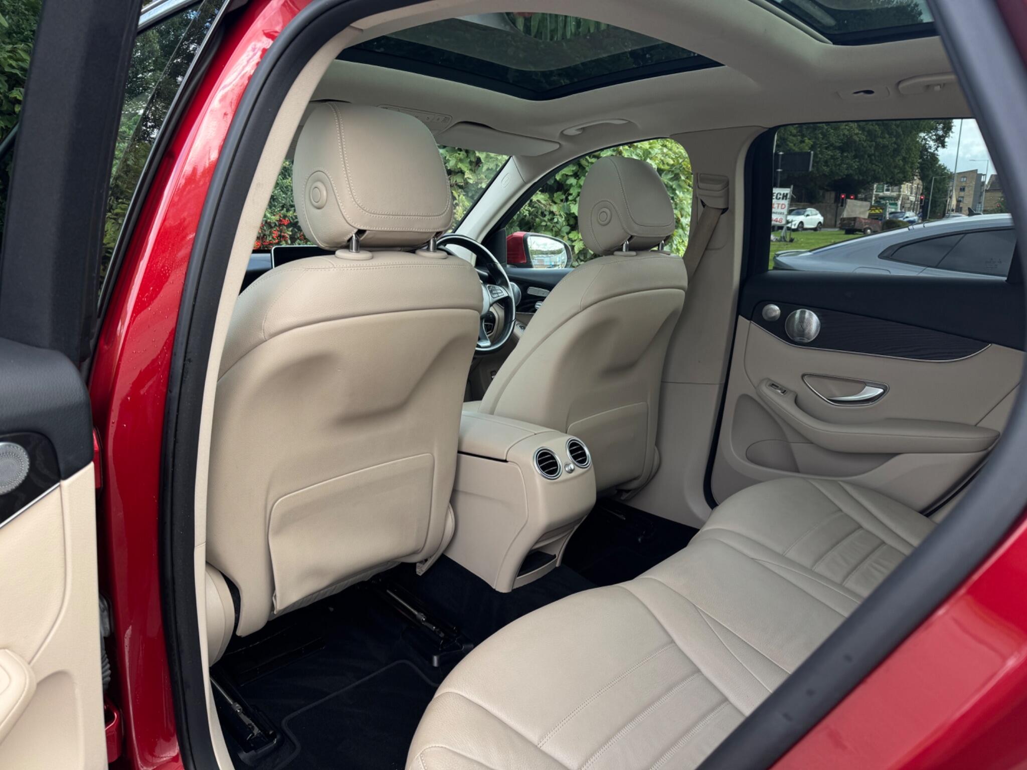 Mercedes-Benz GLC view 35