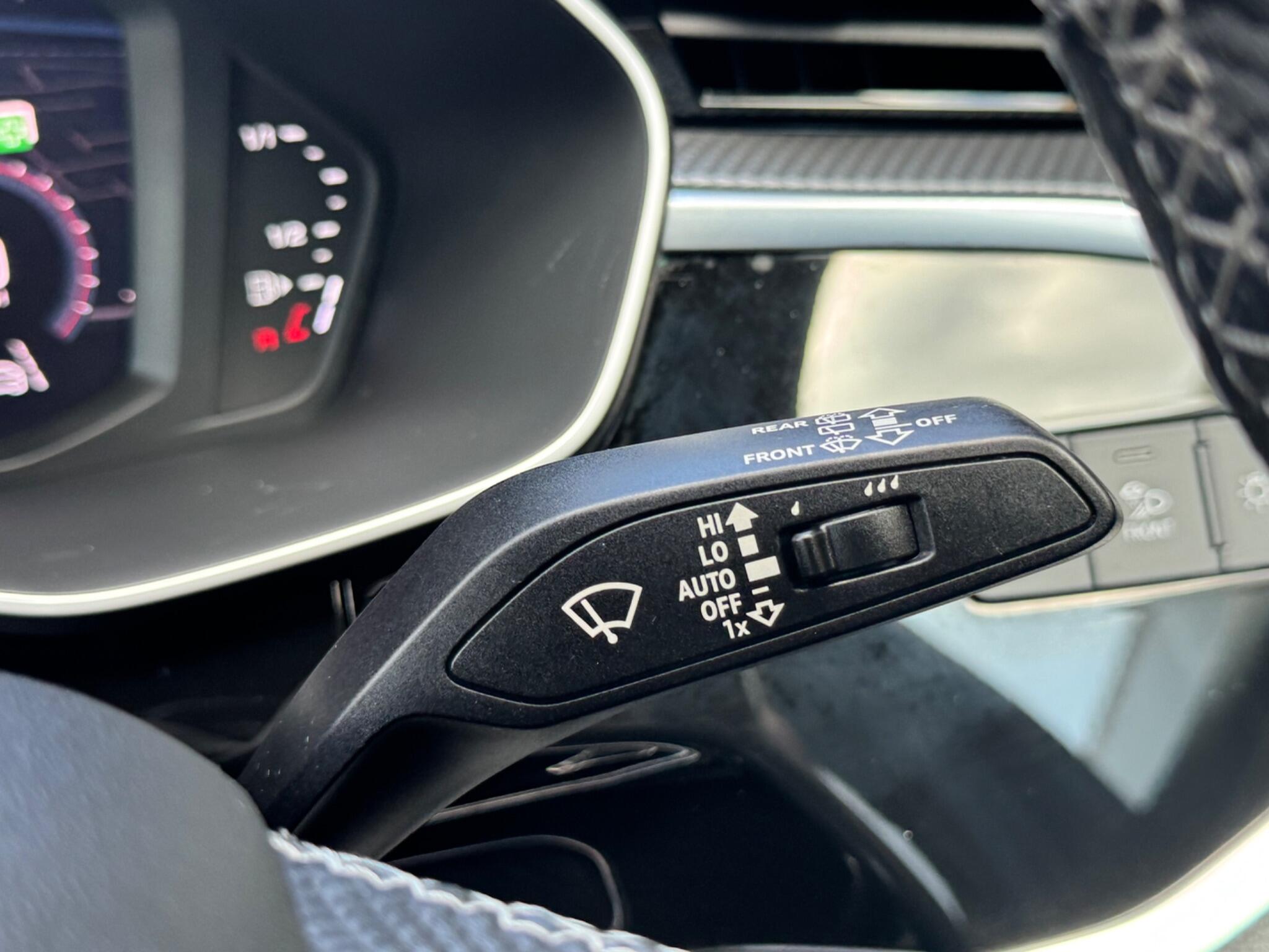 Audi Q3 view 20