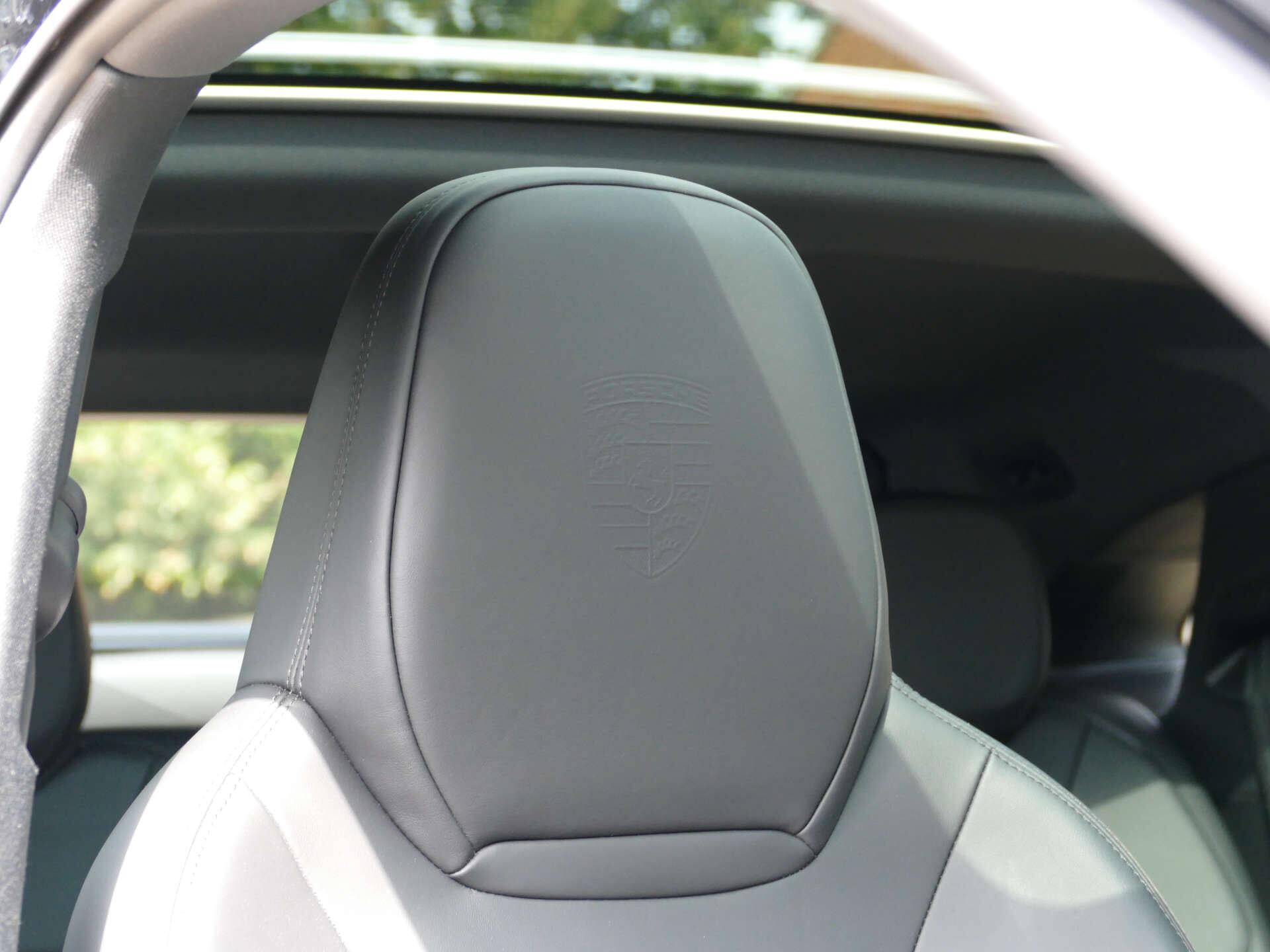 Porsche Cayenne view 26