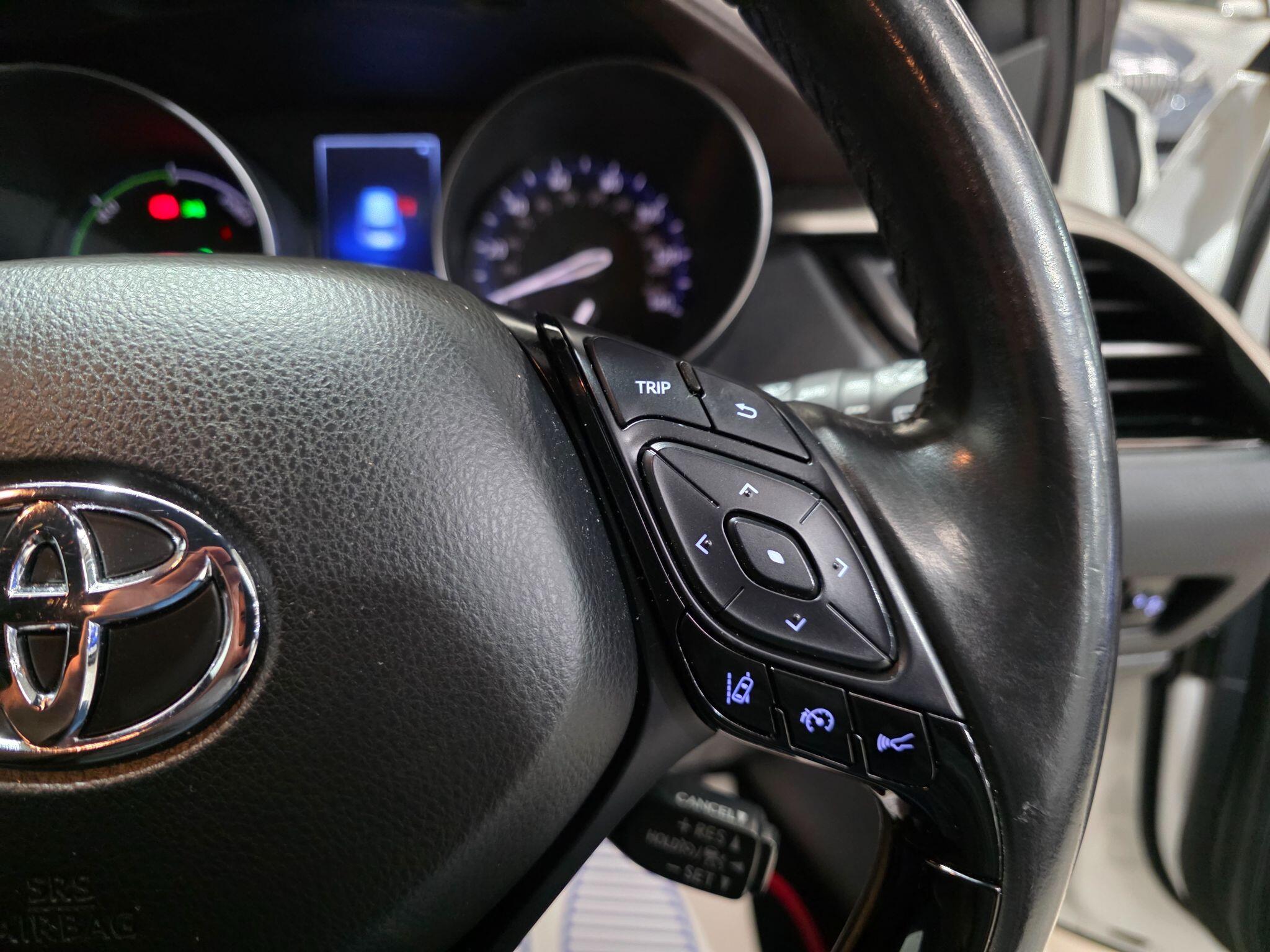 Toyota C-HR view 14