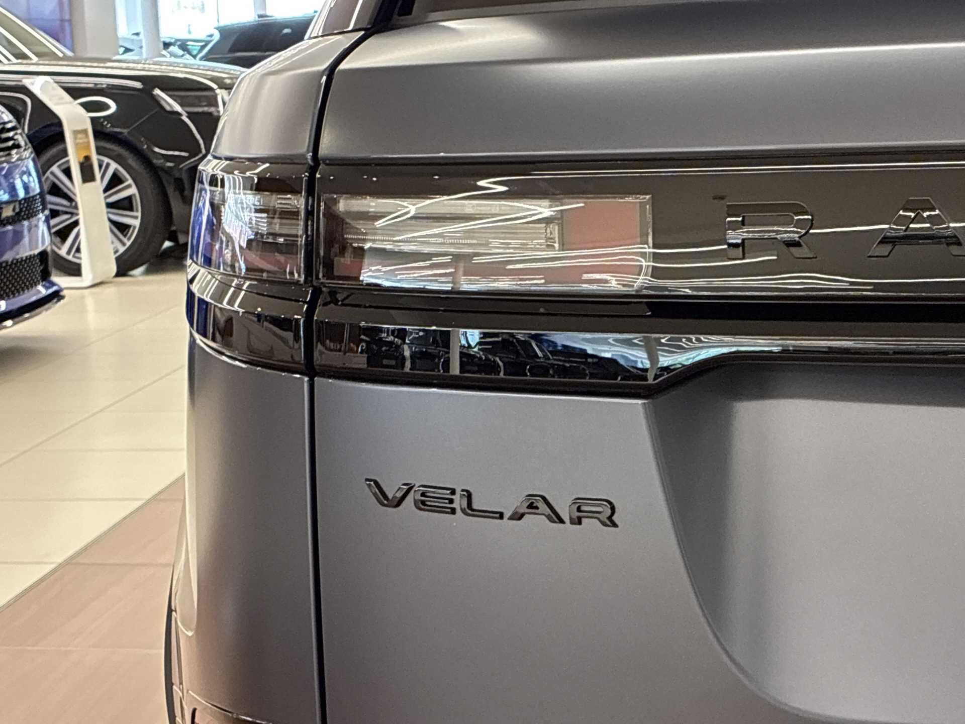 Land Rover Range Rover Velar view 19