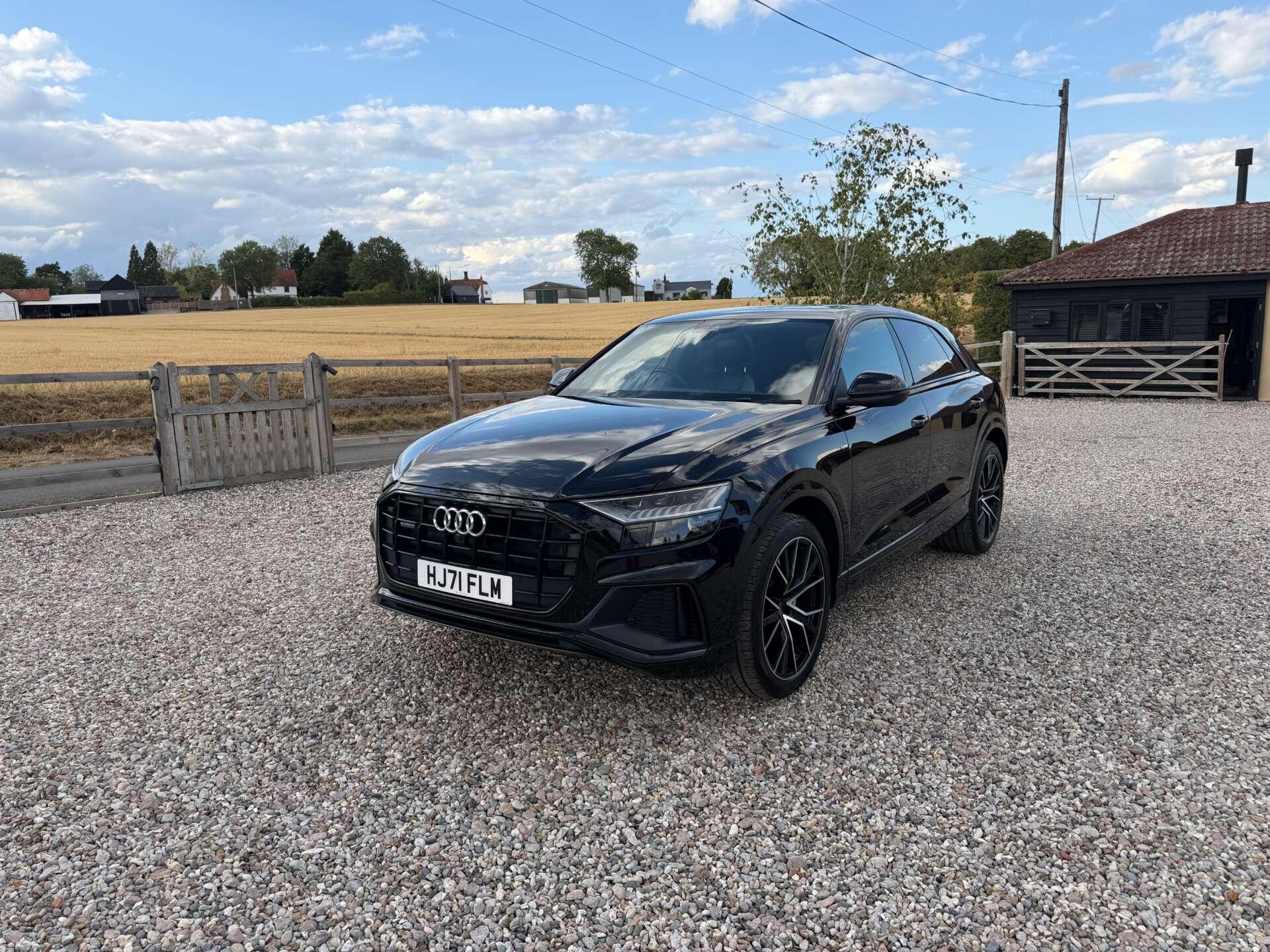 Audi Q8 view 2