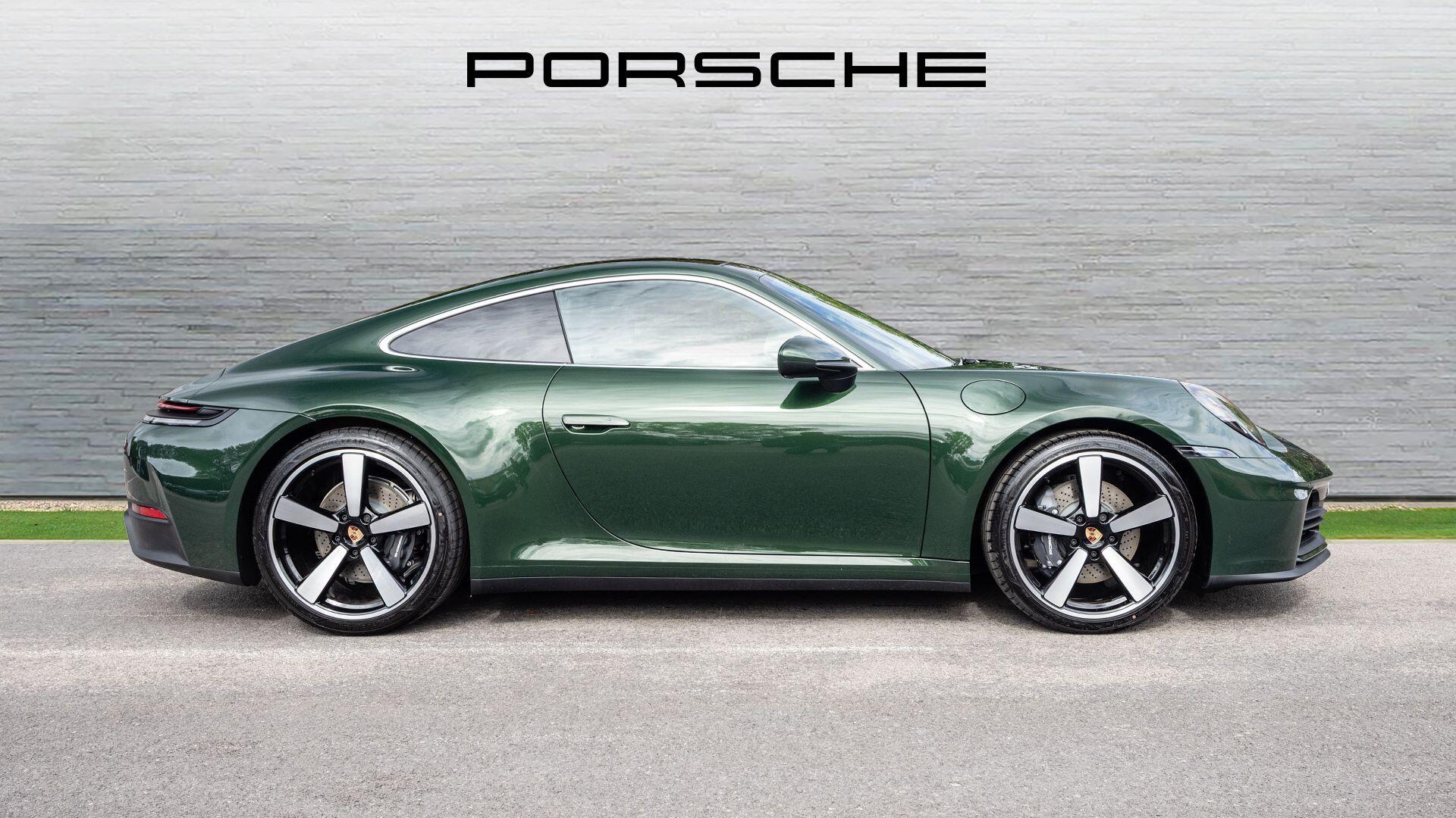 Porsche 911 view 7