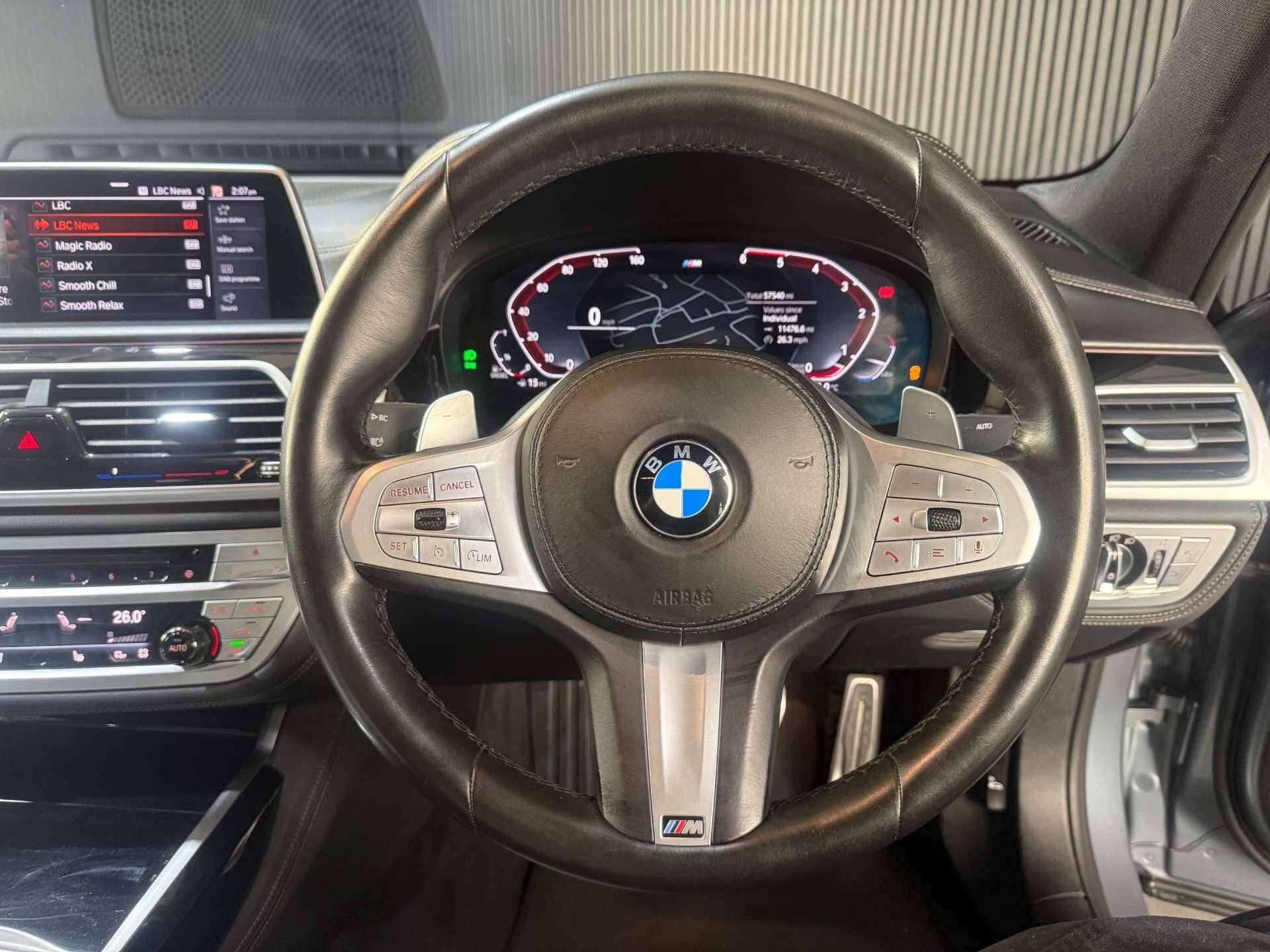 BMW 7 Series view 35