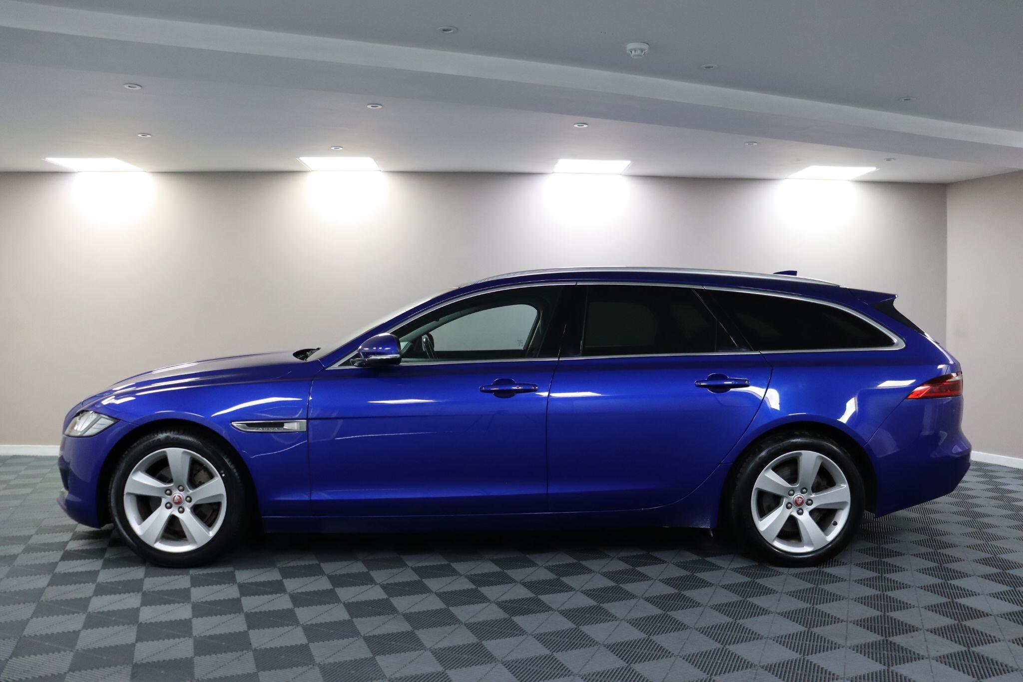 Jaguar XF view 18