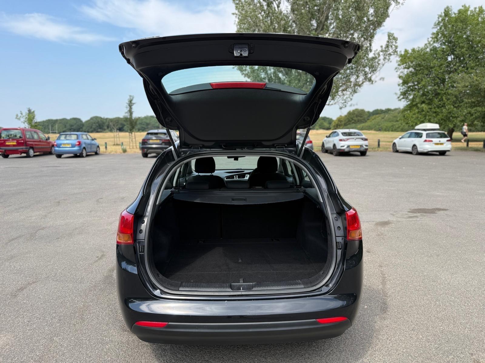 Kia Ceed view 45