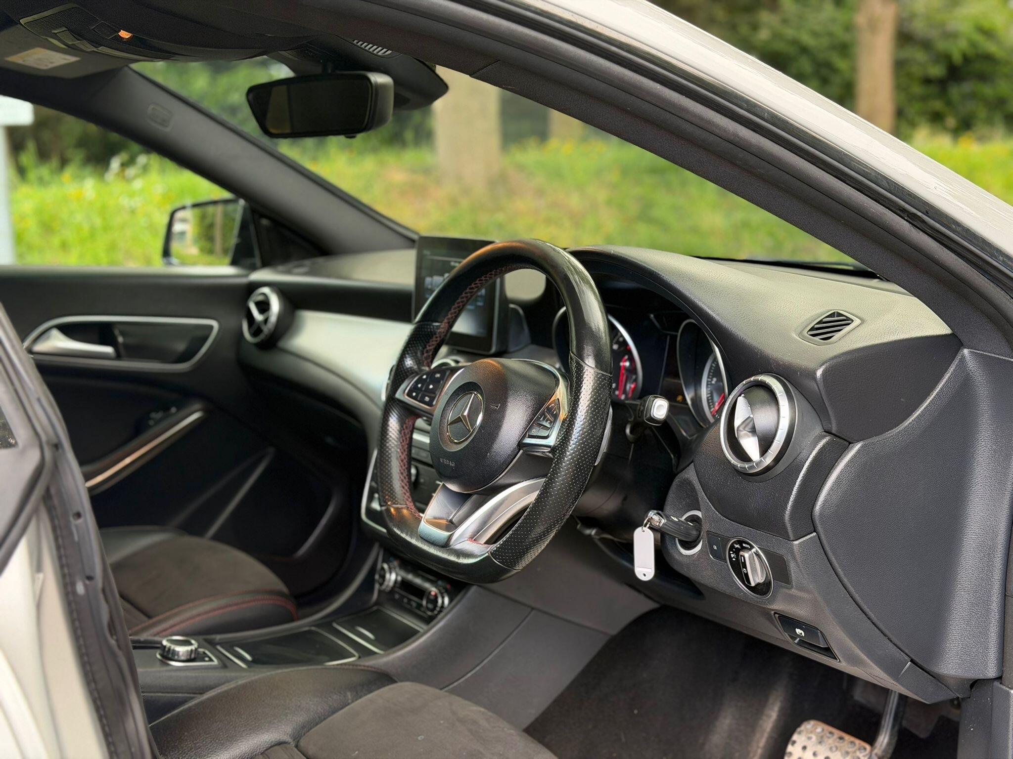 Mercedes-Benz Cla view 10