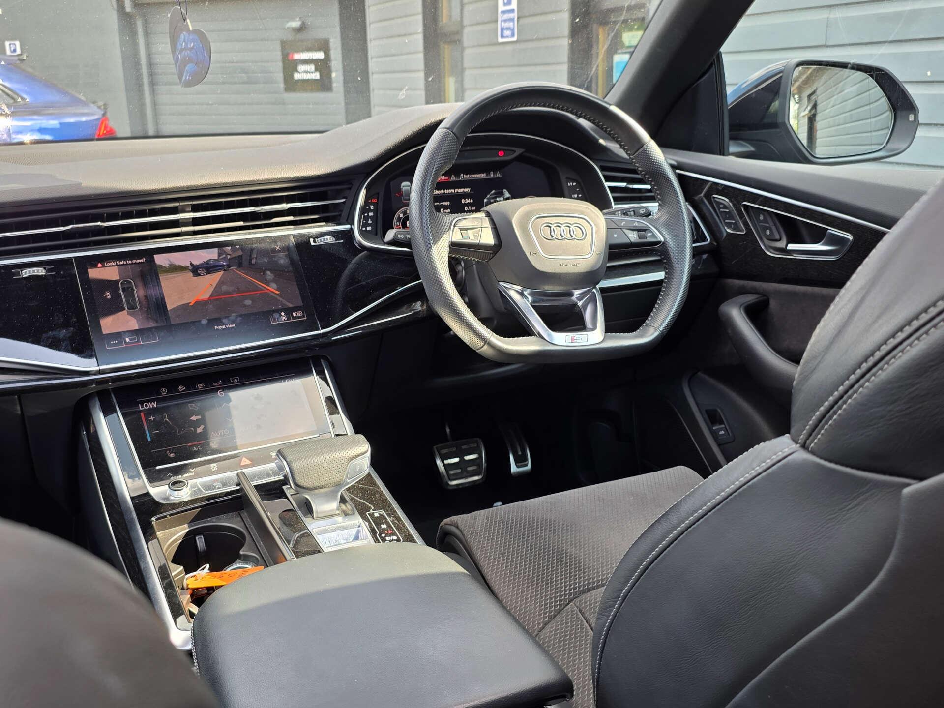 Audi Q8 view 18