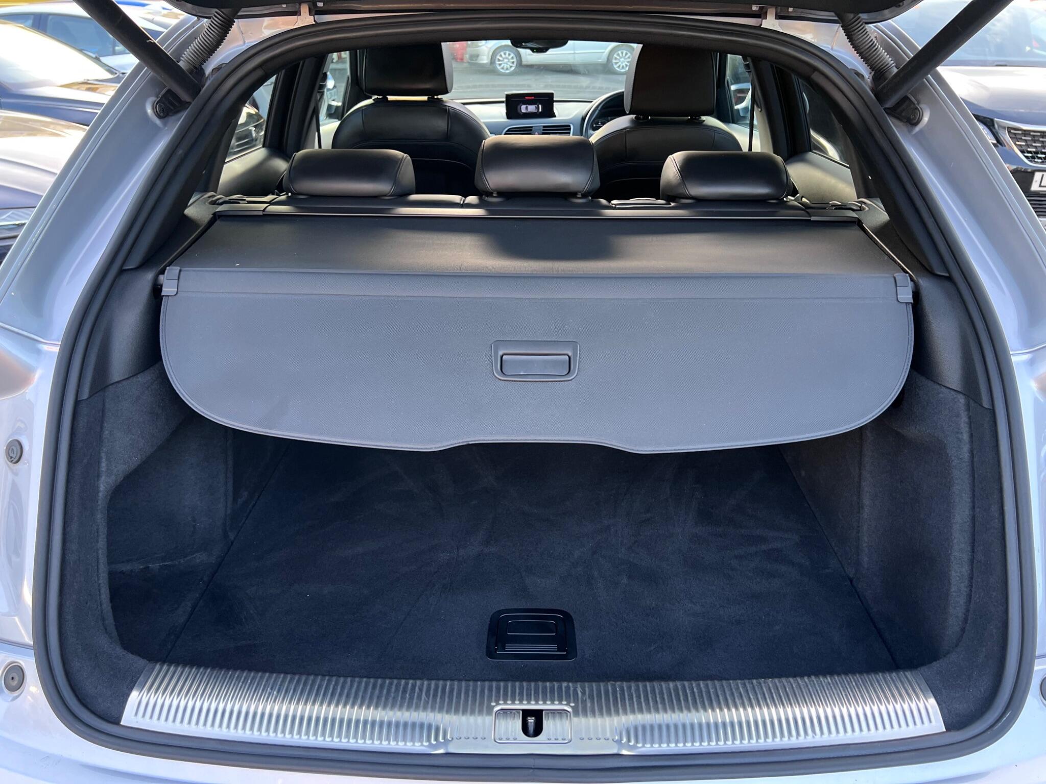 Audi Q3 view 38