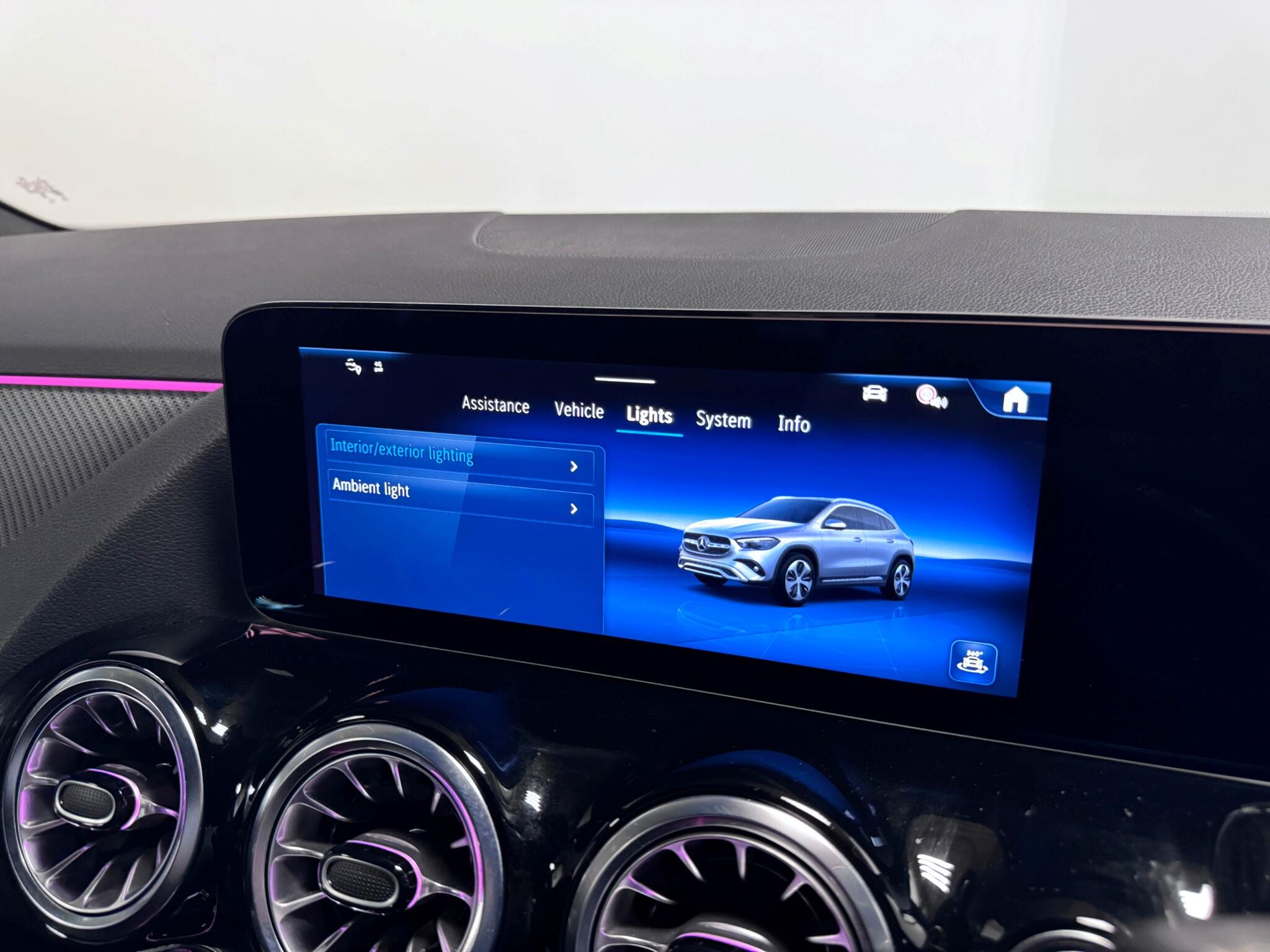 Mercedes-Benz Gla view 55
