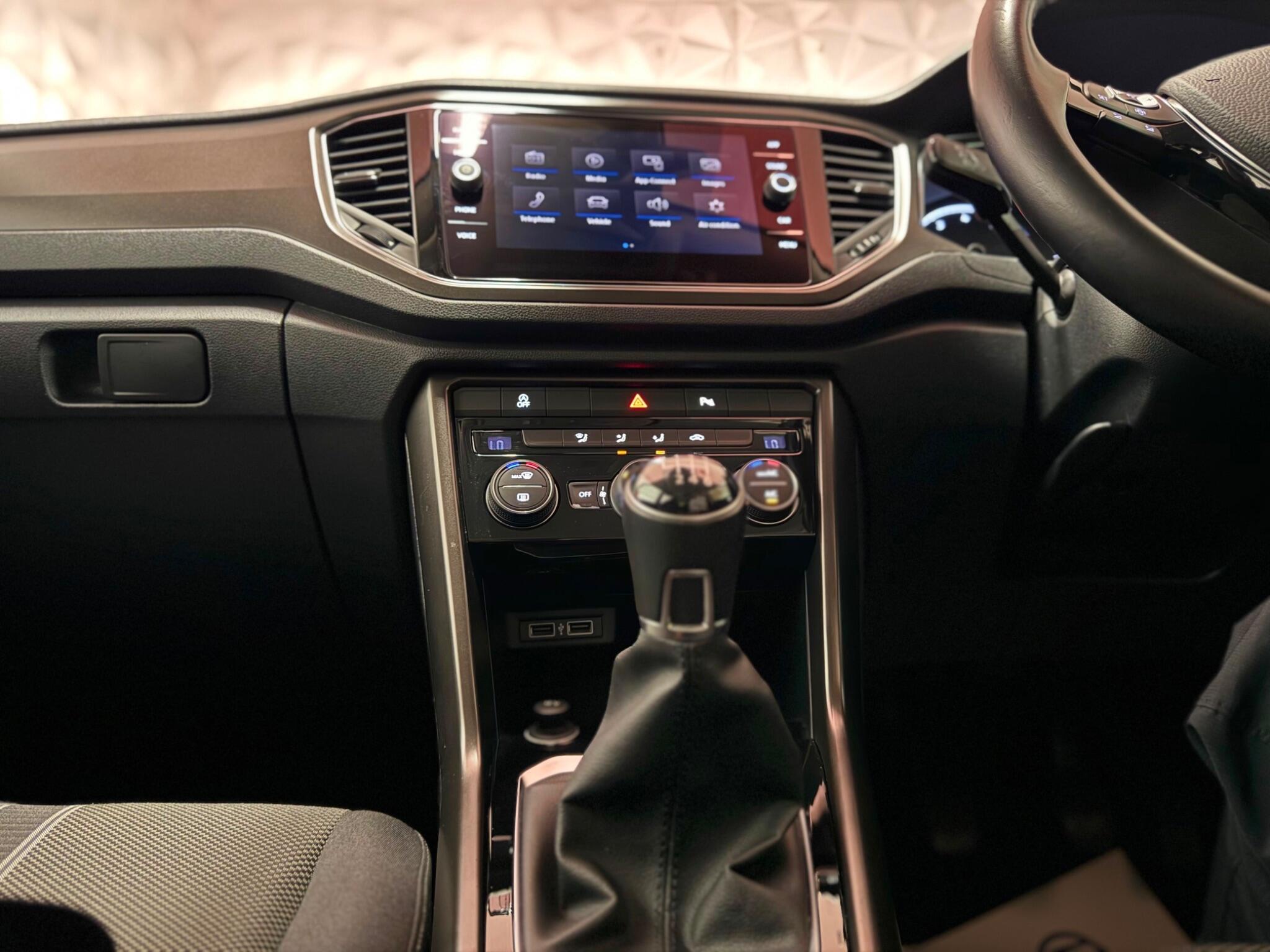 Volkswagen T-Roc view 27