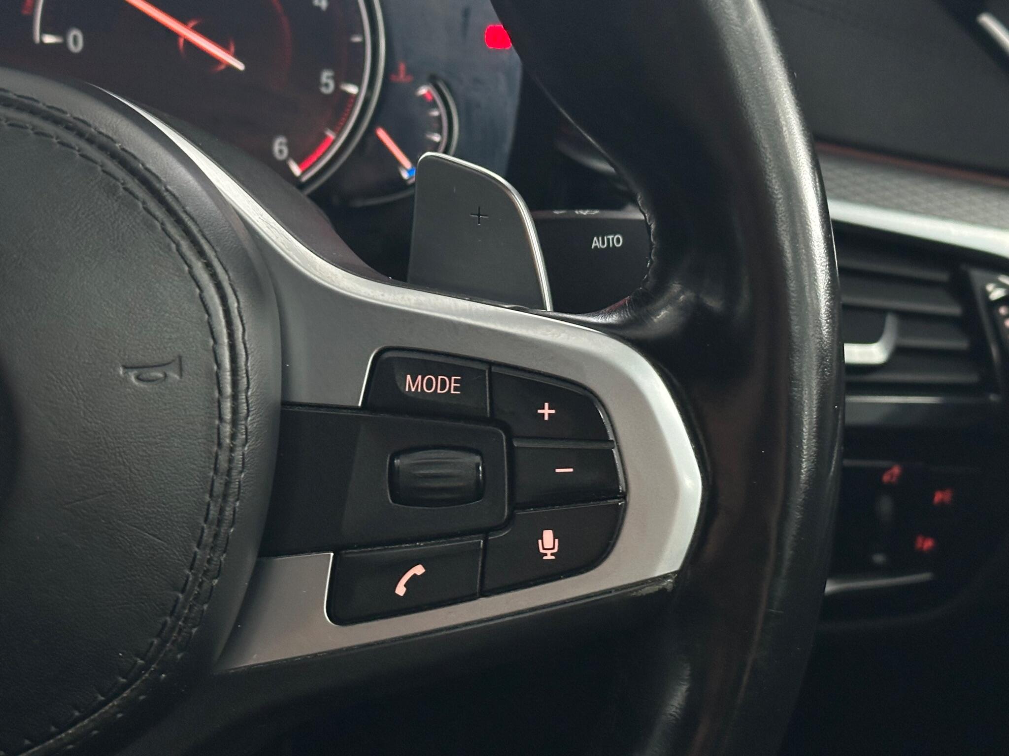 BMW 5 Series view 25