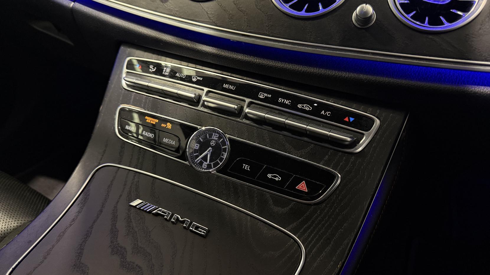 Mercedes-Benz E Class view 23