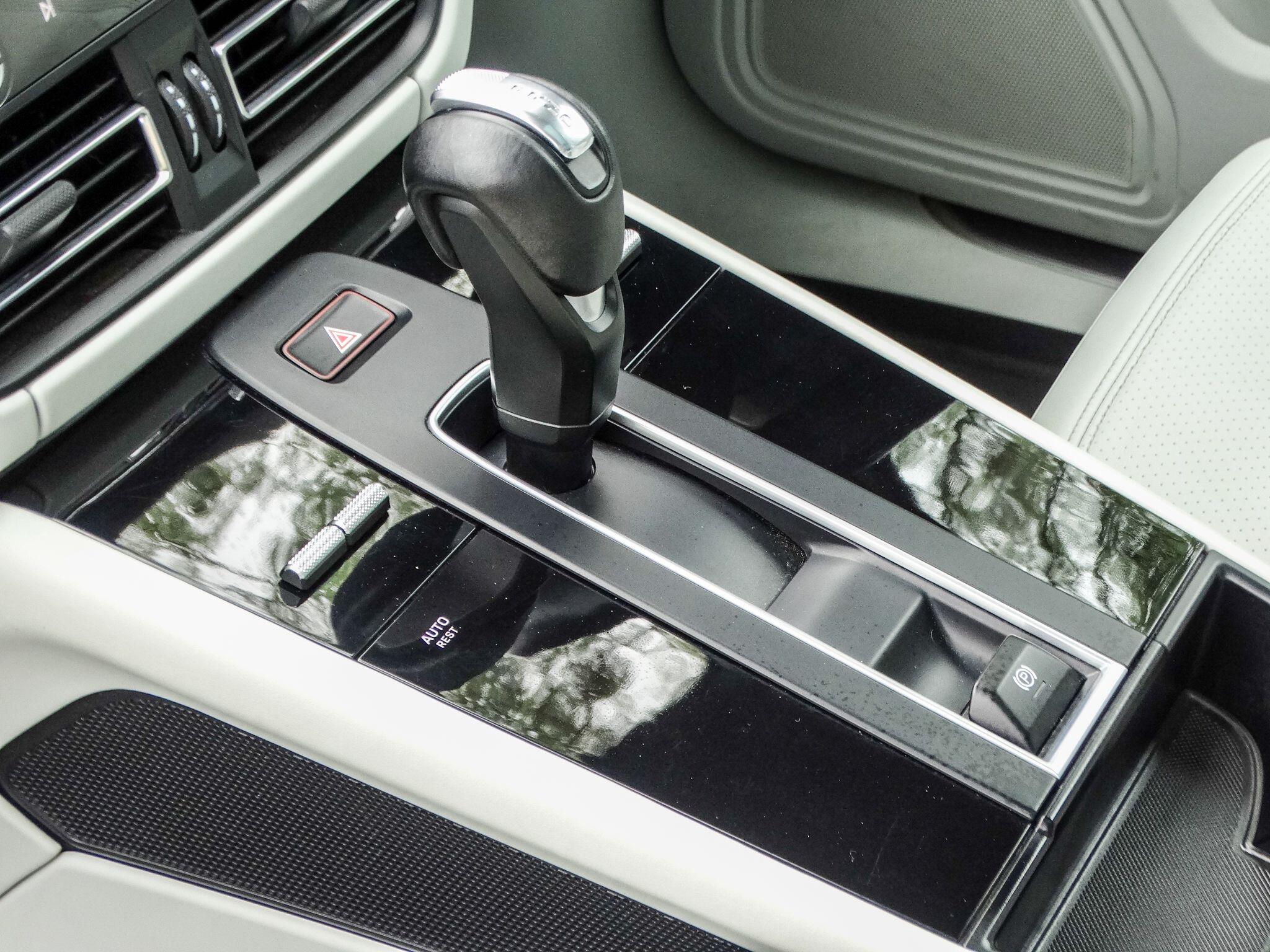Porsche Macan view 19