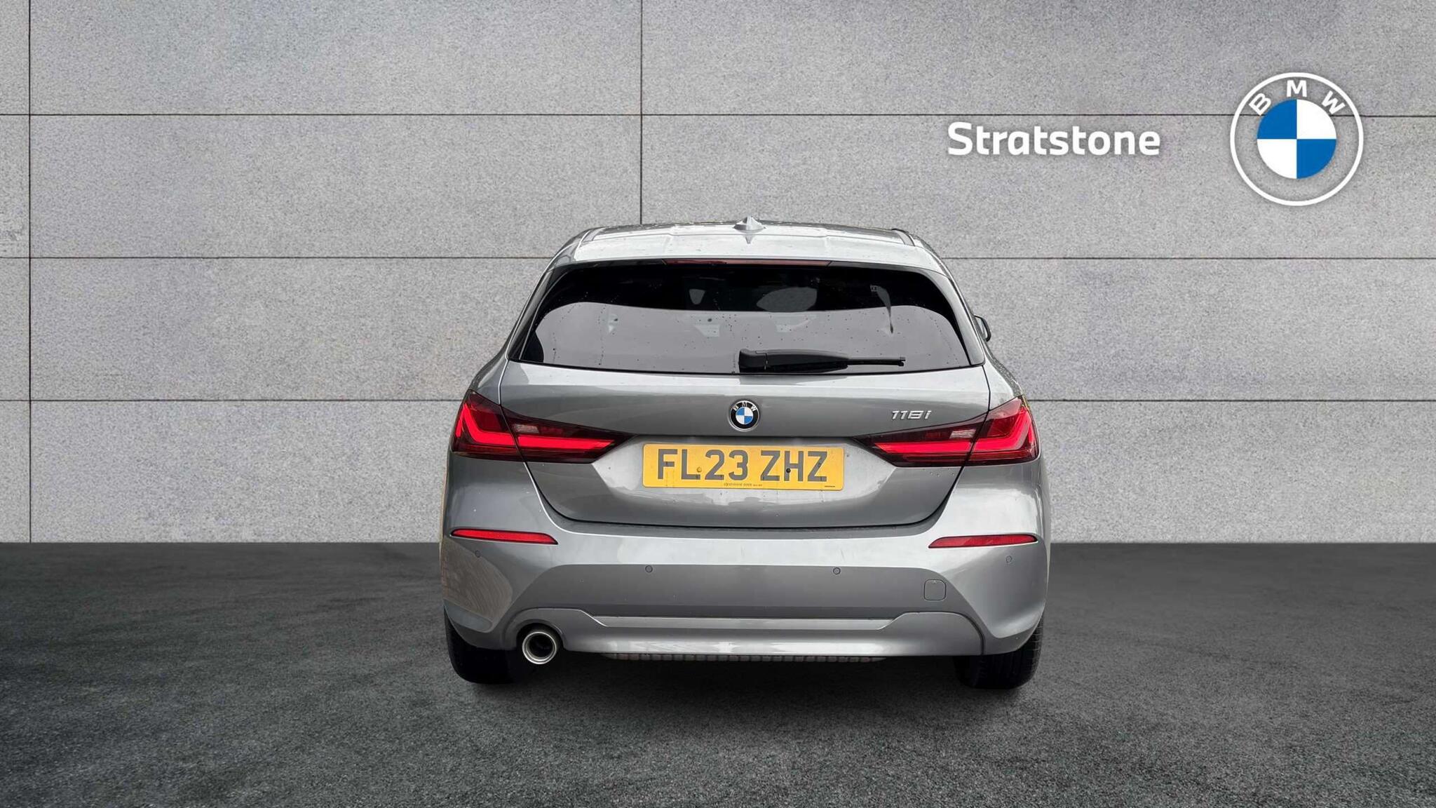 BMW 1 Series view 16