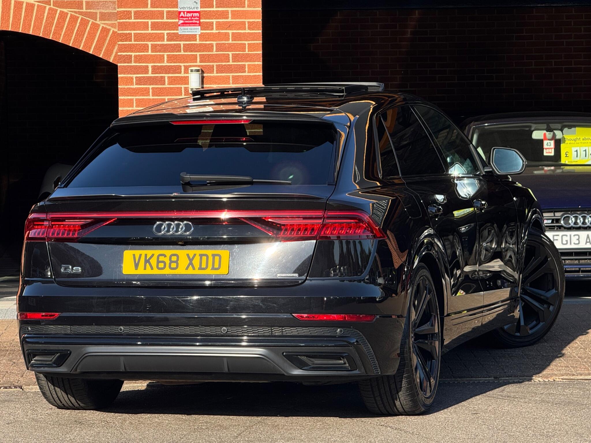 Audi Q8 view 5