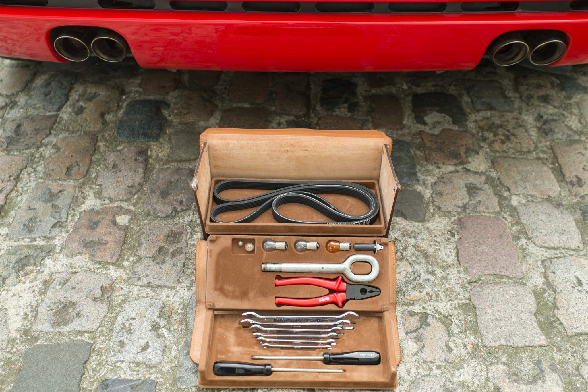 Ferrari F355 view 19