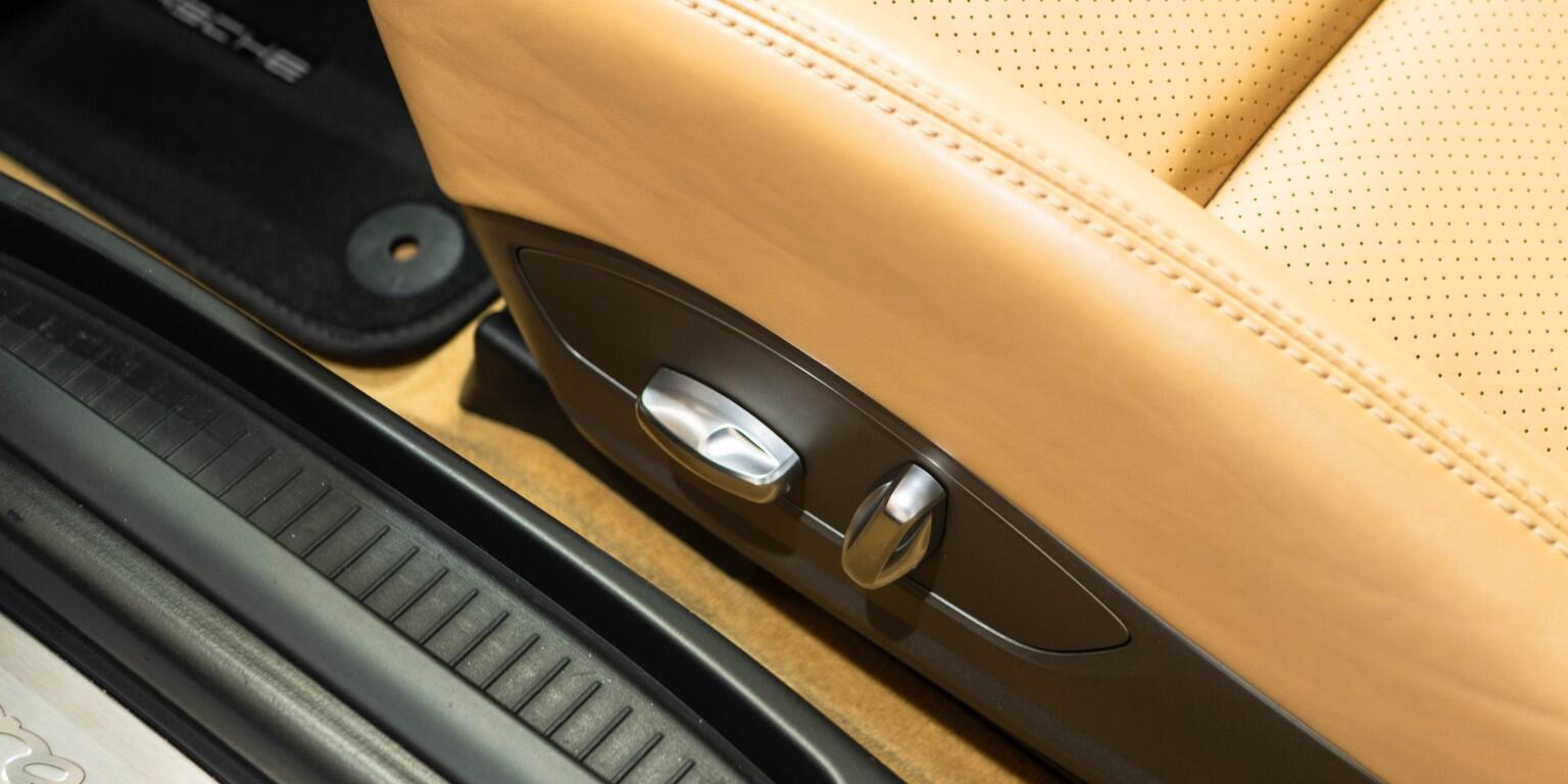 Porsche 911 view 28