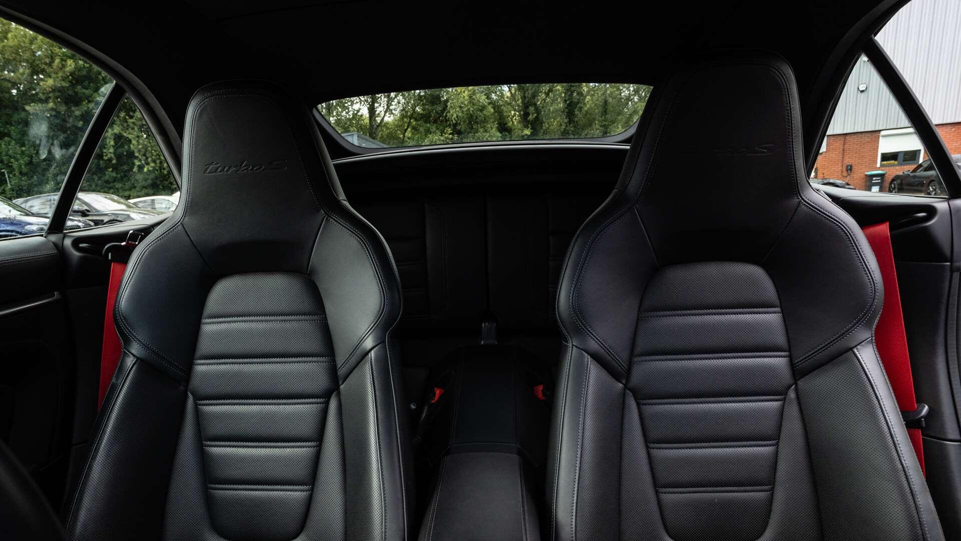Porsche 911 view 18