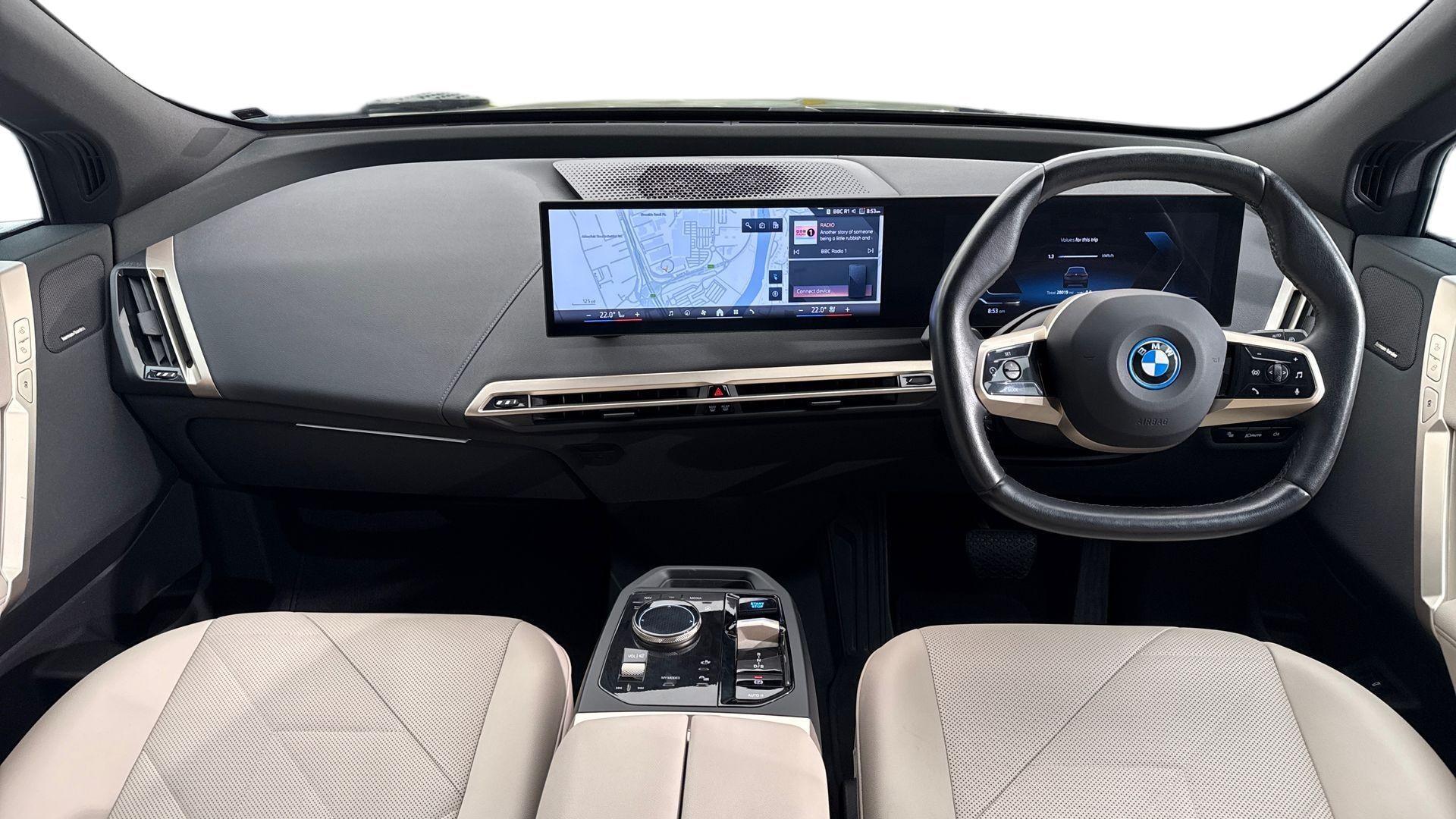 BMW Ix view 4