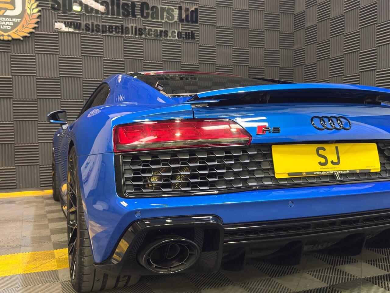 Audi R8 view 28