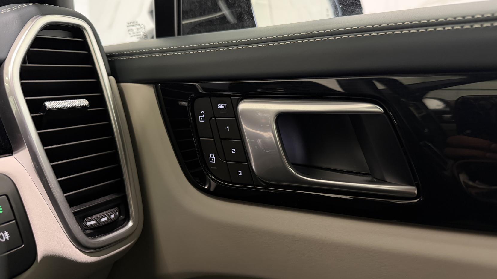 Porsche Cayenne view 23
