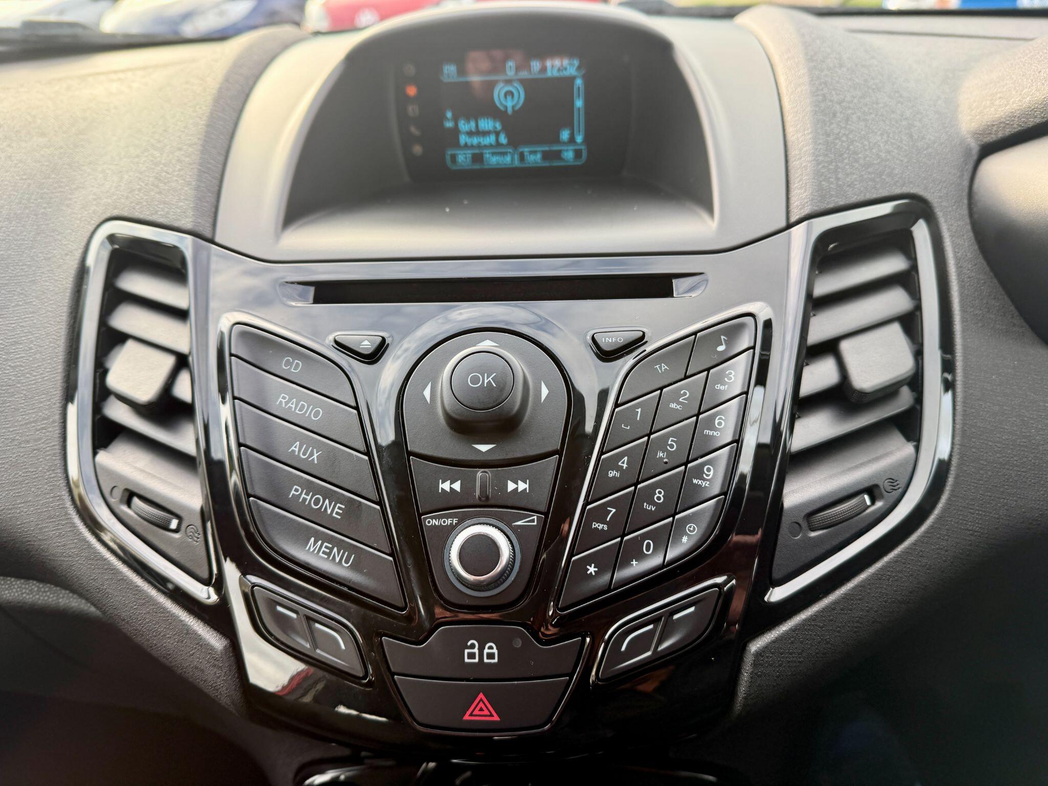 2014 Ford Fiesta image 20