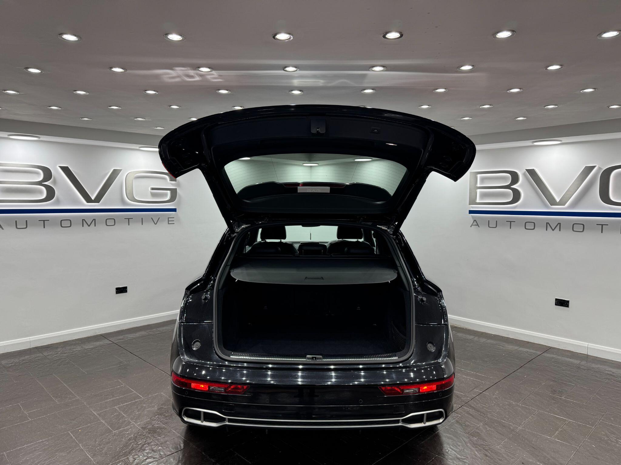 Audi SQ5 view 52