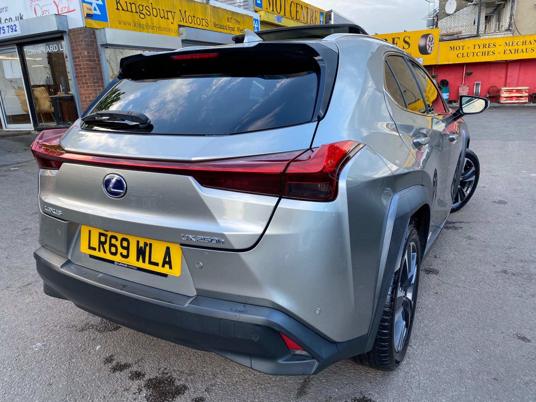 Lexus Ux view 9