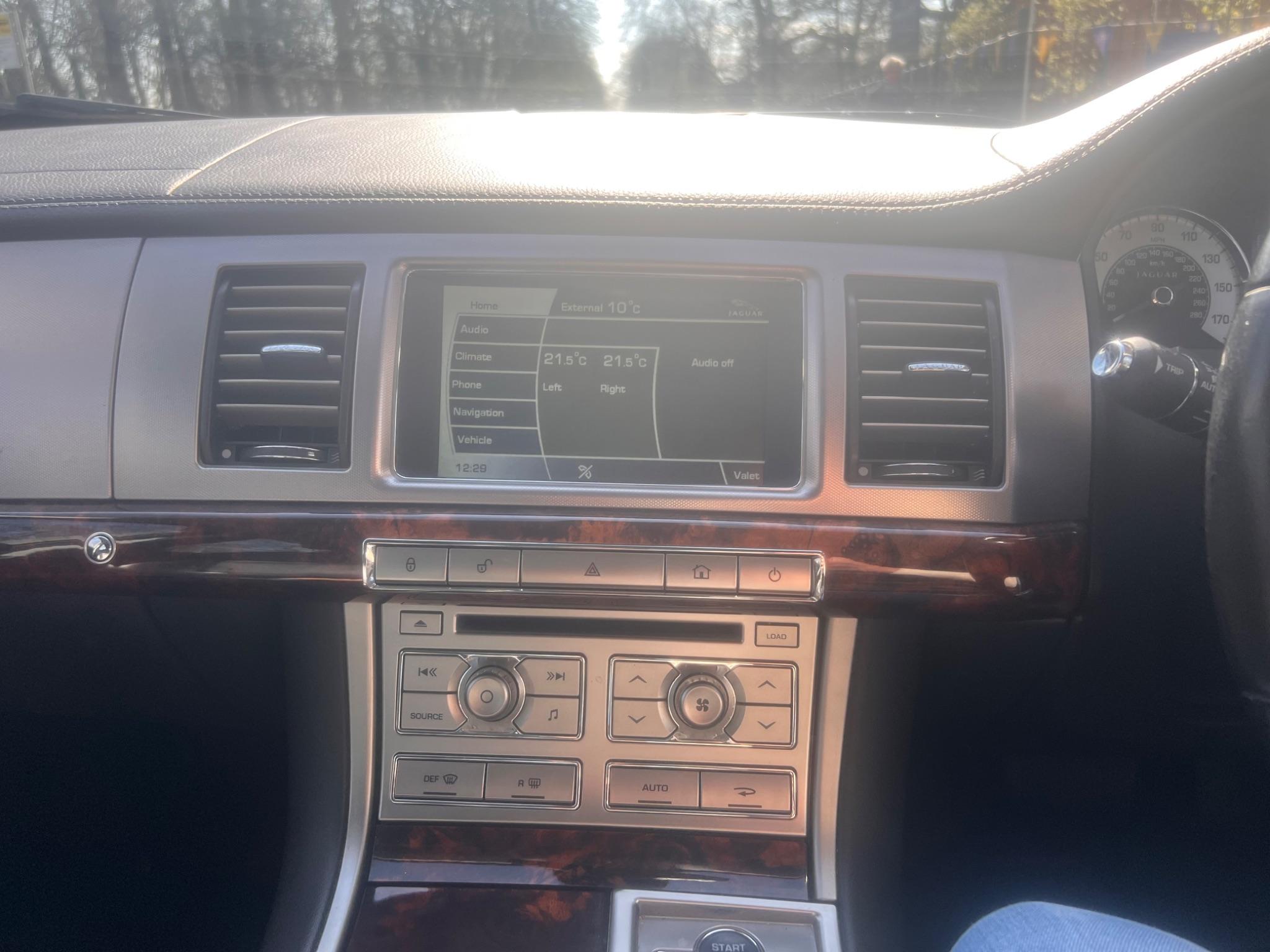 2011 Jaguar XF 3.0d V6 Luxury Auto Euro 5 4dr • 95,964 miles image 24