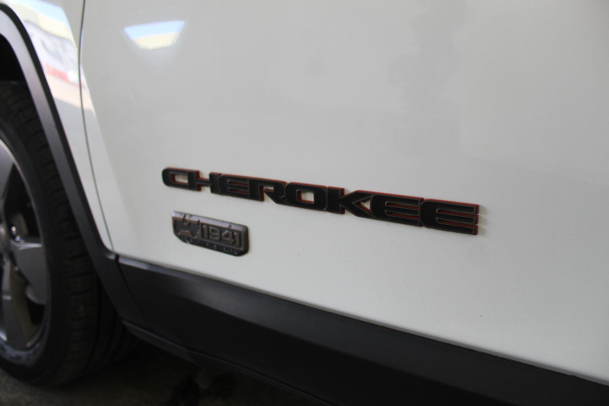 Jeep Cherokee view 21