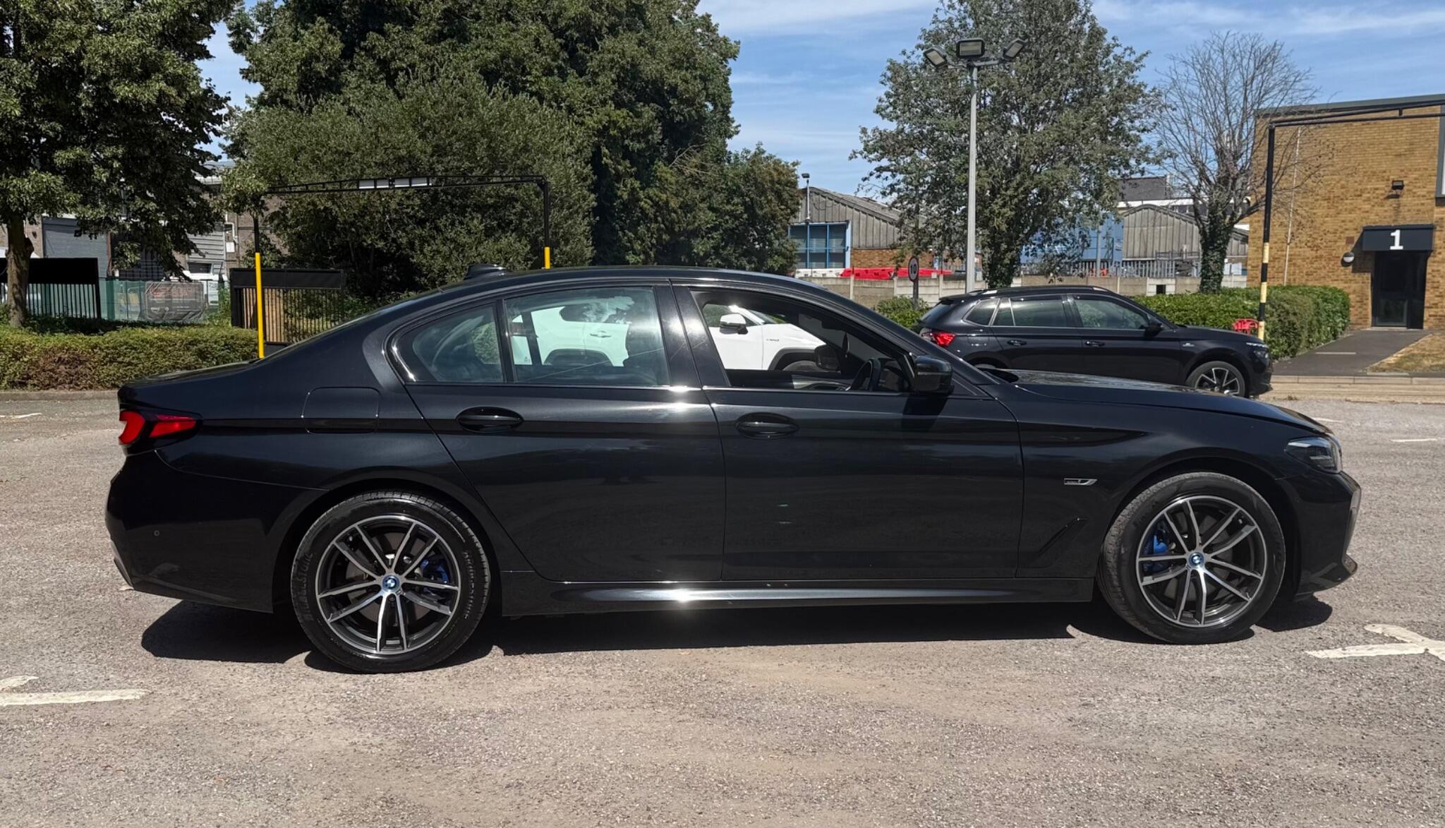 BMW 5 Series view 9