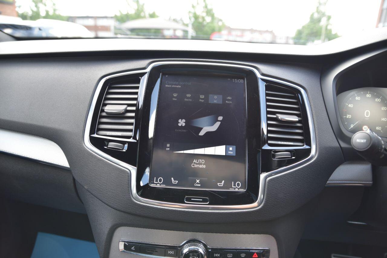 Volvo XC90 view 31