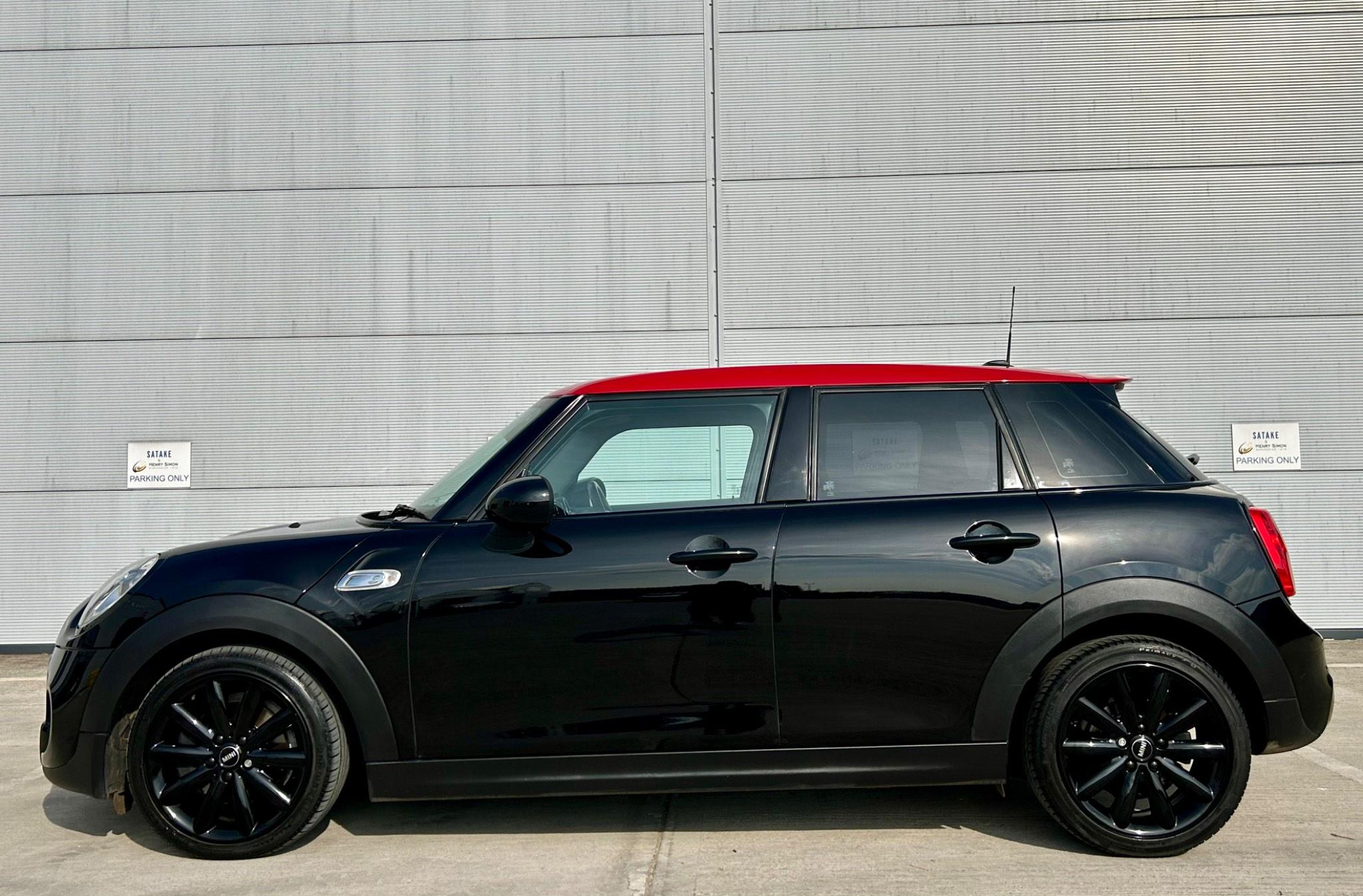 Mini Hatch view 5