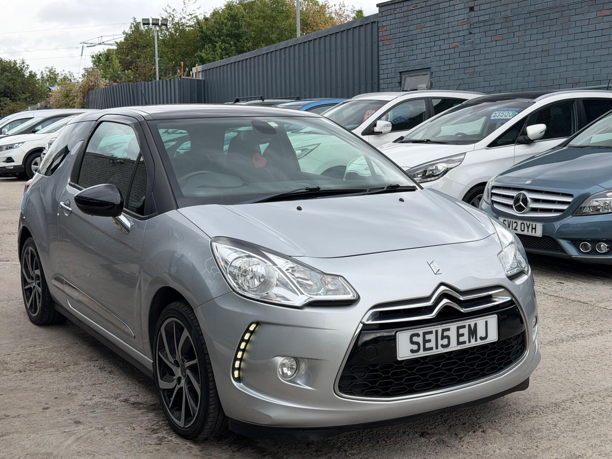 DS Automobiles DS 3 view 3