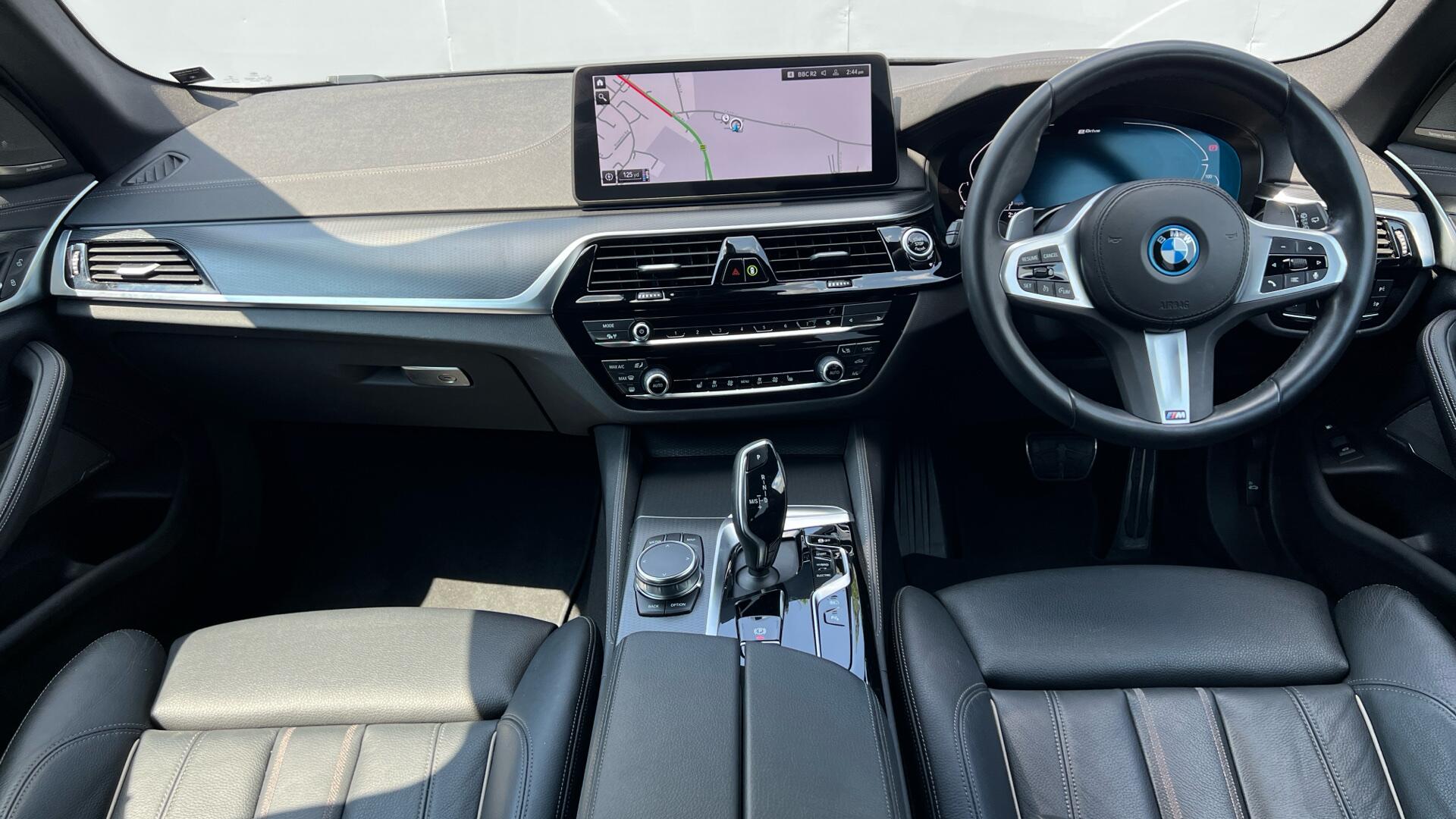 BMW 5 Series view 4
